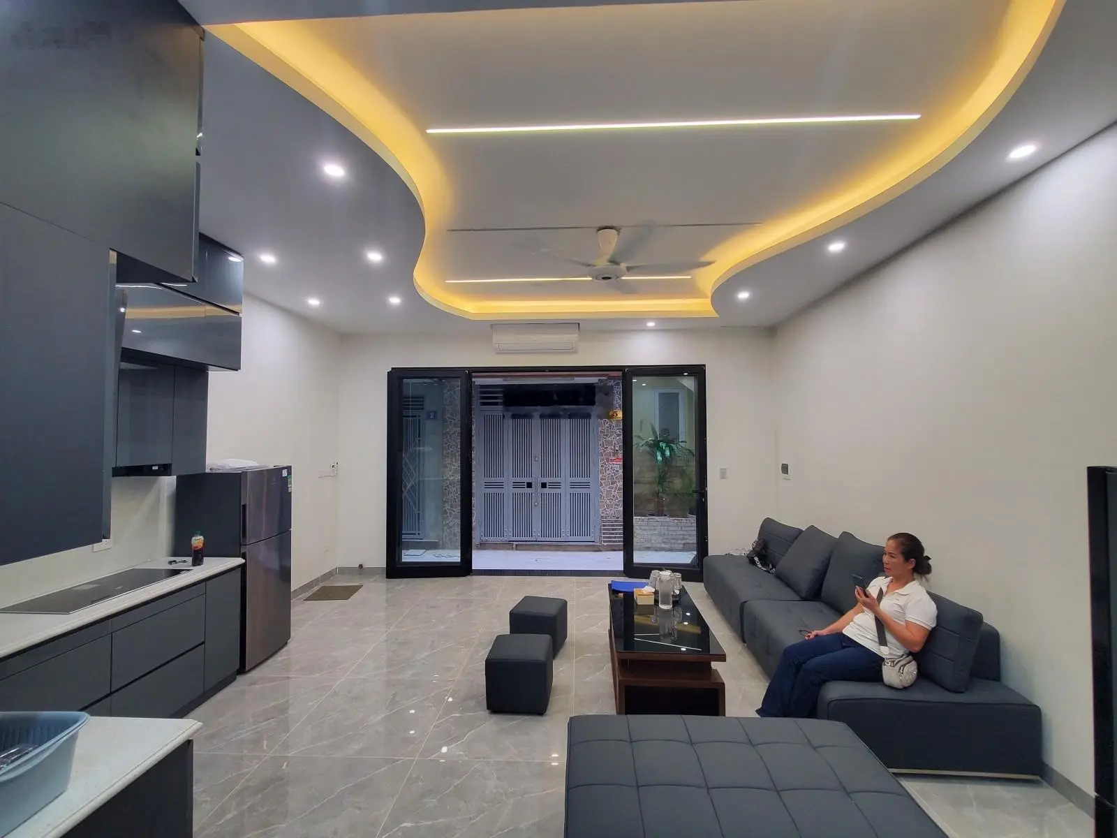 Gấp gấp Nhà riêng phố Vũ Ngọc Phan 50m 5Tg MT 4m chỉ 14,9 tỷ lô góc ôtô KD sầm uất.