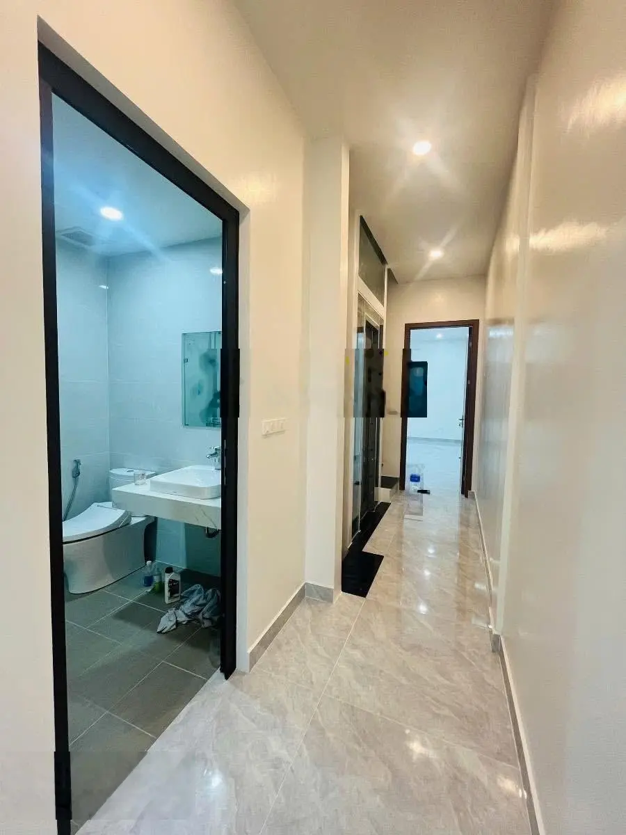 289tr/m2 ô tô 7 chỗ phi thẳng vào nhà đẹp 65m2, 6T thang máy Nguyễn Trãi 18.8 tỷ