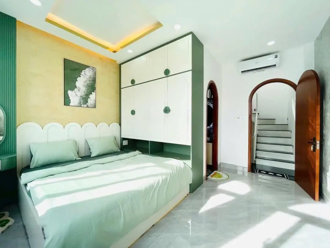 Bán gấp nhà gần Coopmart Rạch Miễu ngay Nhiêu Tứ, Phú Nhuận. Chỉ 2tỷ8 với 40m2 - 3PN. SHR