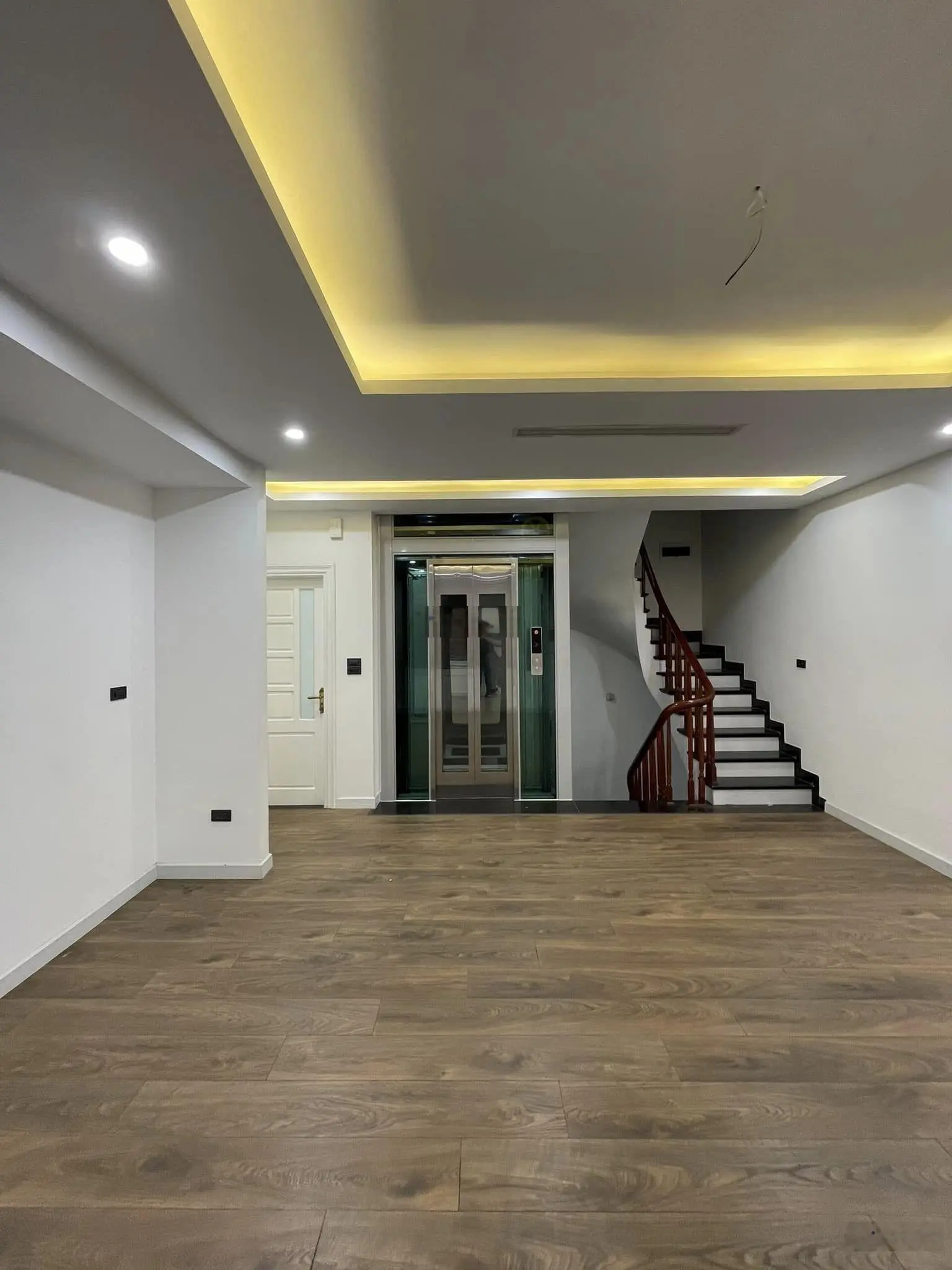 Bán toà nhà 9T, 462m2 mặt phố Thái Hà, quận Đống Đa - mặt phố vip - trung tâm quận Đống Đa