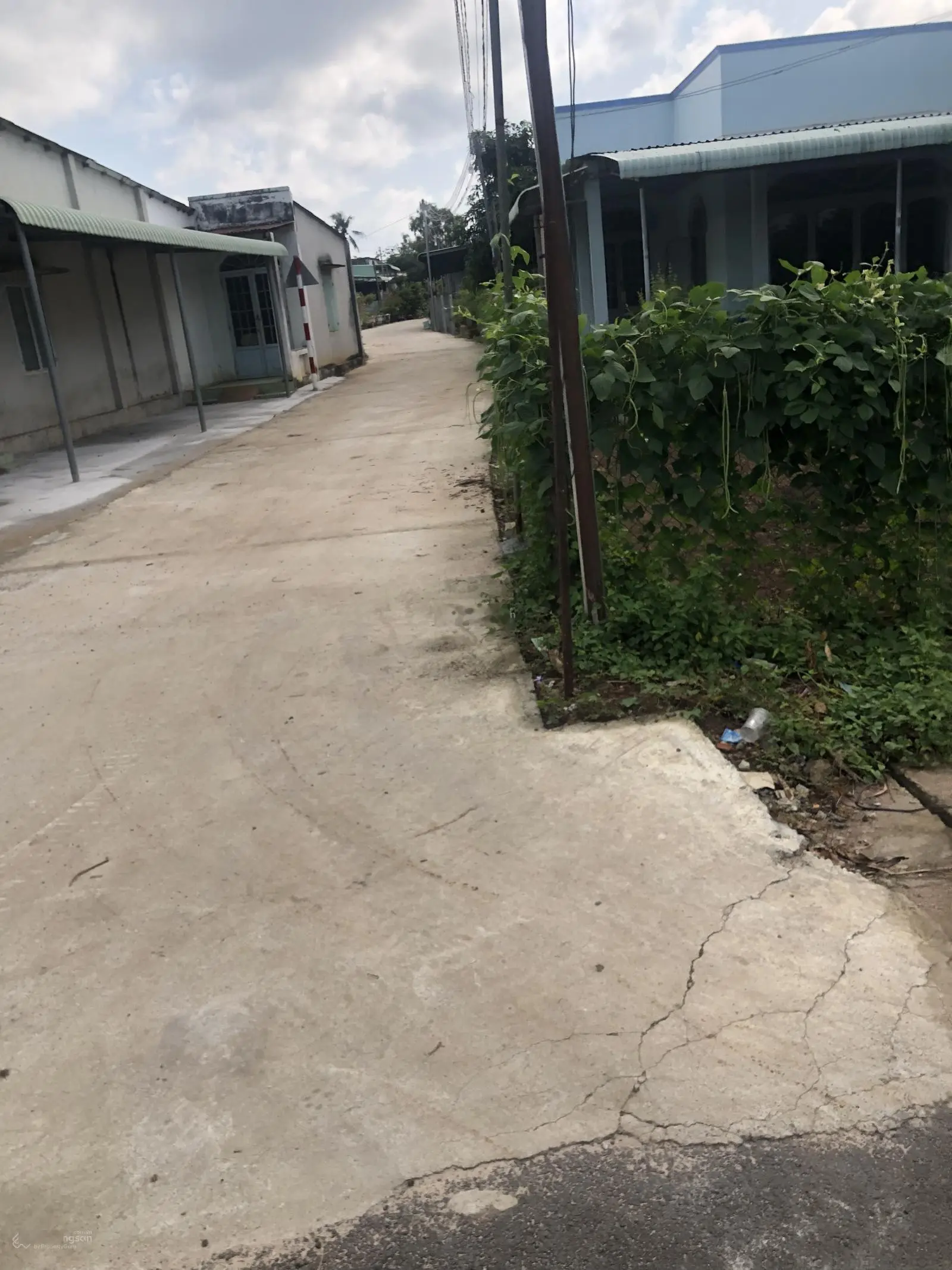 Nhà đất 2 MT đường hướng đẹp - Mát mẻ cho nhà vườn - cần bán 0965 616 ***