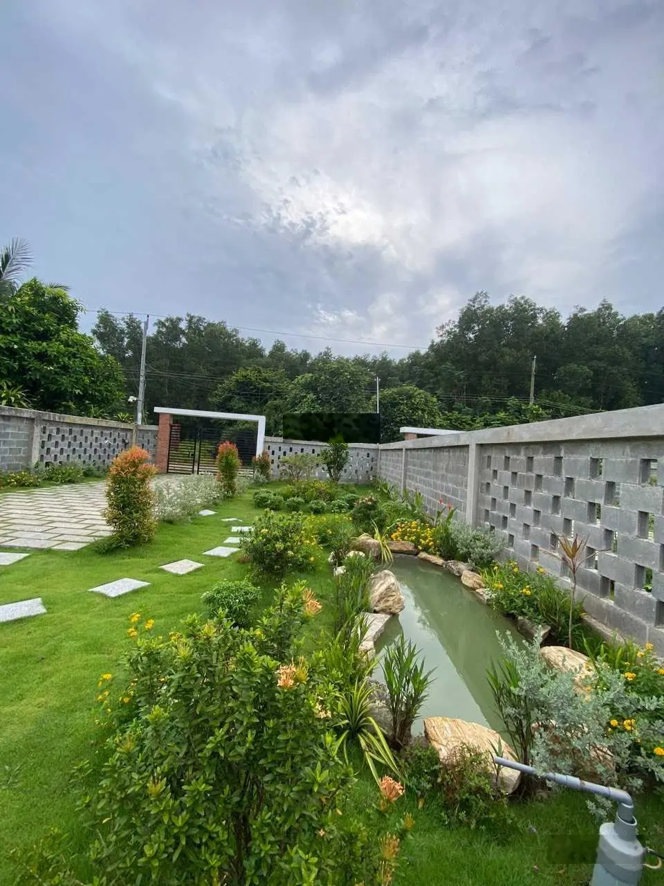 Villa 1 trệt 1 lầu MT Nguyễn Huệ - Đất Đỏ - BRVT DT 500m2 giá 5tỷ2