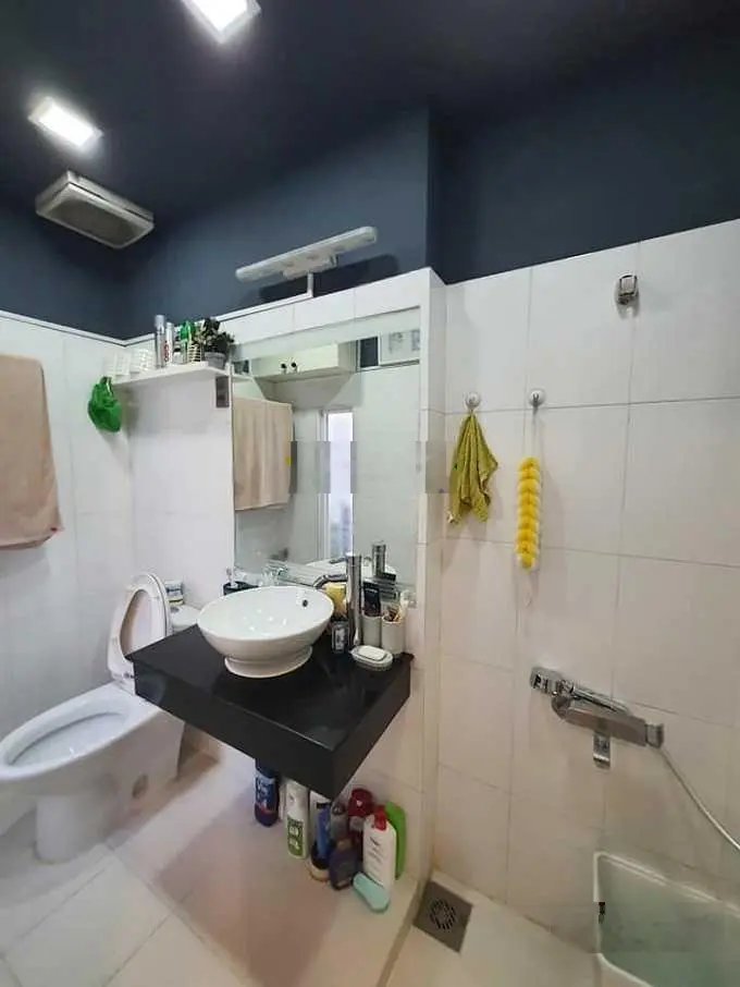 Nhà HXH hạ chào 2,5 tỷ, Nguyễn Trãi, Nguyễn Cư Trinh, Q1, 64m, 2 tầng