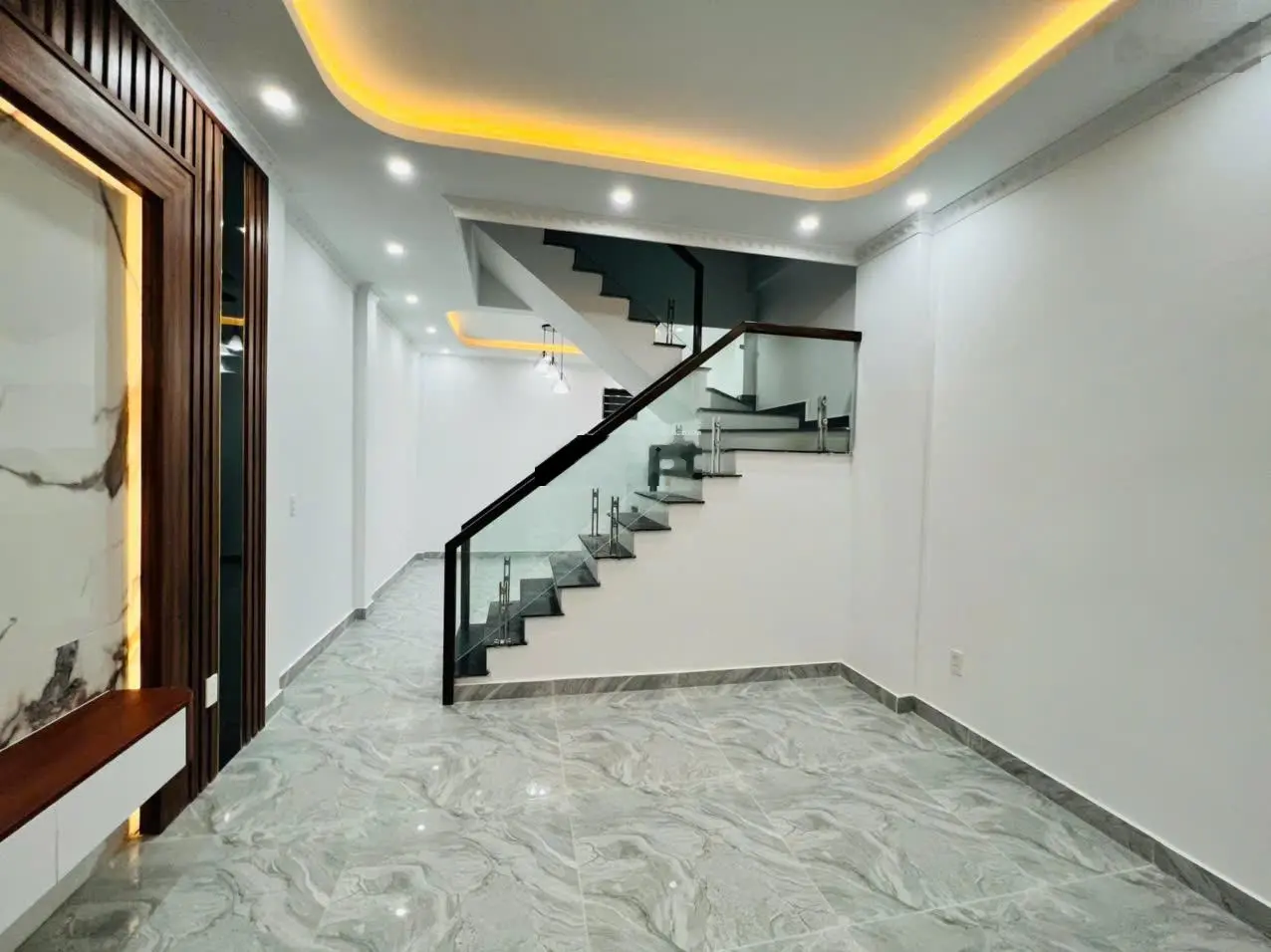 Bán nhà 3 tầng mới tinh tại Cam Lộ, Hùng Vương, Hồng Bàng. Giá chỉ 2,0x tỷ. LH 0979087664