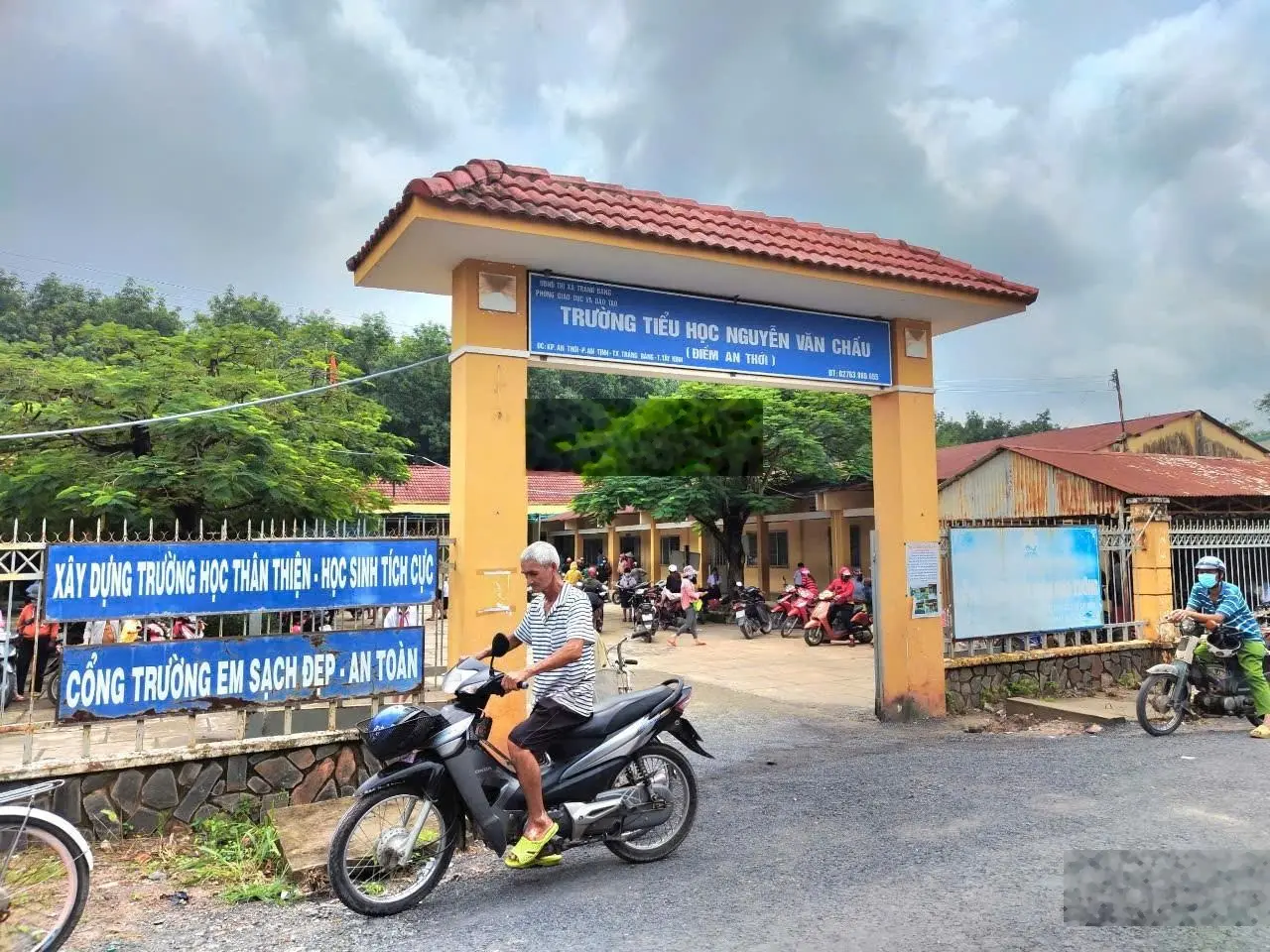 Bán nhà đẹp kiên cố 1tỷ475 68m2 SHR 1trệt 1lầu xã An Thới, Trảng Bàng