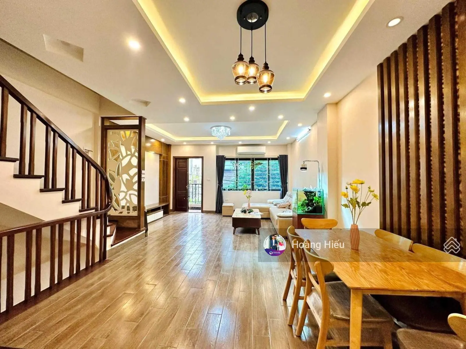 Bán nhà Cầu Giấy, lô góc 2 mặt ngõ to, 3 mặt thoáng, ôtô gần, tặng full nội thất mới 43m2, 5 tầng