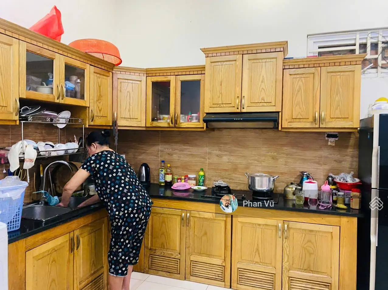 Nhà gần Thủ Đức hoàn công. 3p. Ngủ, sân xe hơi. Đ thông. Lh: 0909 290 ***