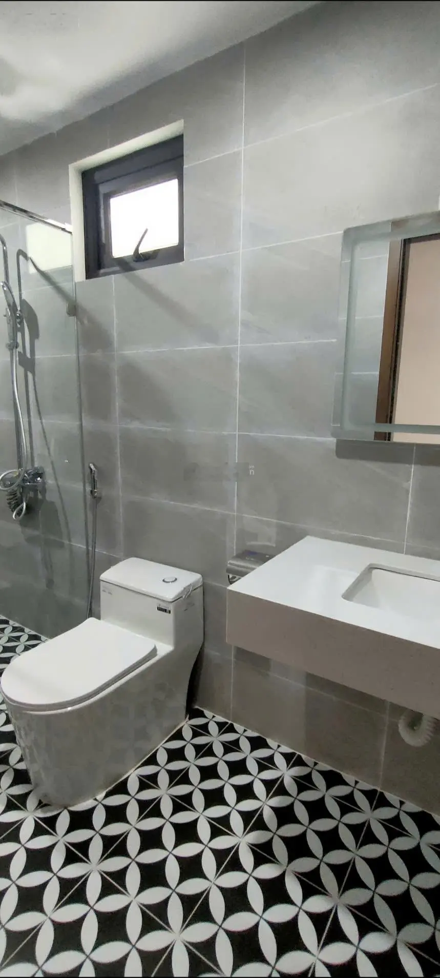 Bán nhà mới ngõ Phố Nguyễn Văn Viên, Hoàng Mai 5 tầng, 30 m2, giá 6.85 tỷ.