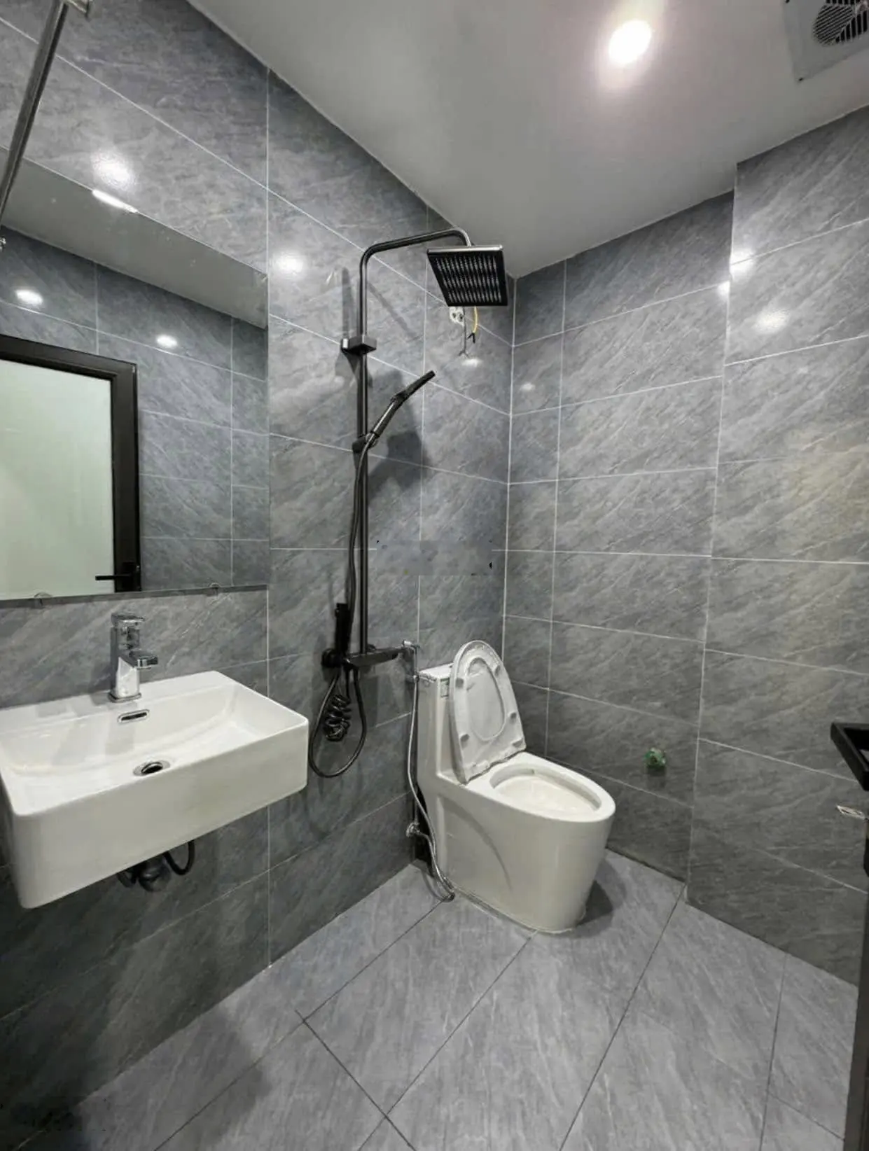 Bán nhà tại đường Kim Ngọc, Tân Lập 35m2 xây 5 tầng. Cạnh Vinhomes Đan Phượng. Ngõ Ôtô tải