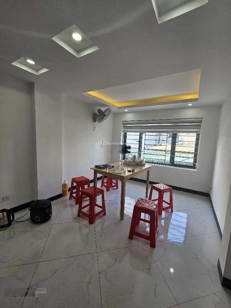 Bán nhà tam hiệp ô tô đỗ cửa- ngõ ô tô chạy thông - gần trường học - giá 5,x tỷ