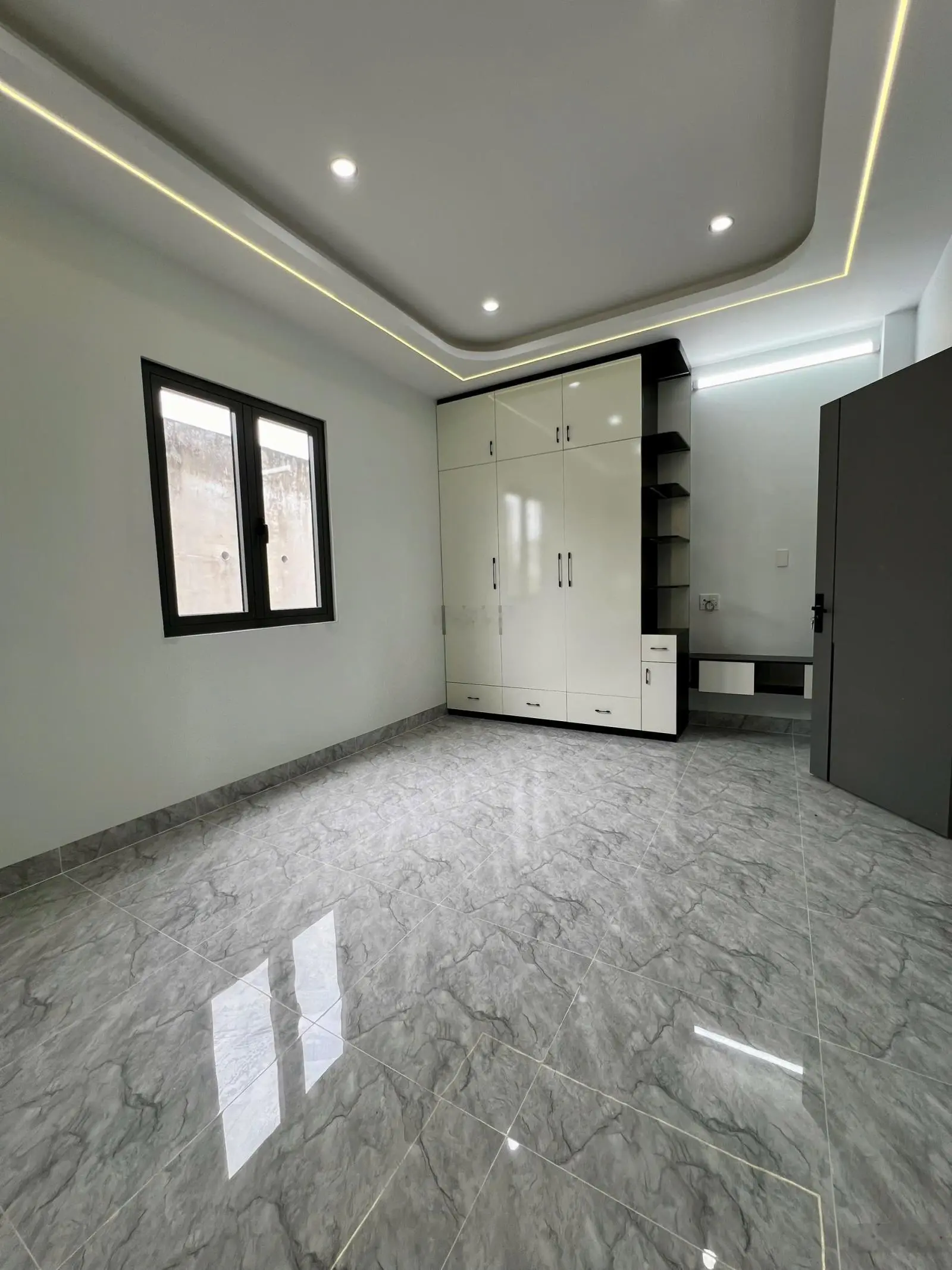 Bán nhà đẹp 3 tầng mới toanh , dt 66m, sản 180m phường Long Trường Quận 9