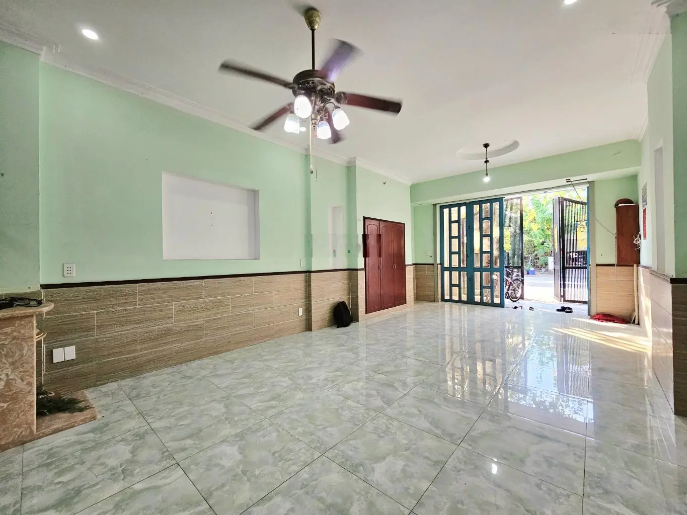 Mặt tiền đường 20m vỉa hè, 90m2, 3 tầng, đối diện siêu dự án global city, phước long b quận 9