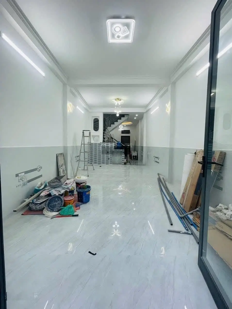Nhà mới đẹp, 1trệt, 2 lầu, 2 Sân thượng, Ngang 4m x Dài 20m, đất đẹp, có nở hậu. Hoàn công 180,8m2