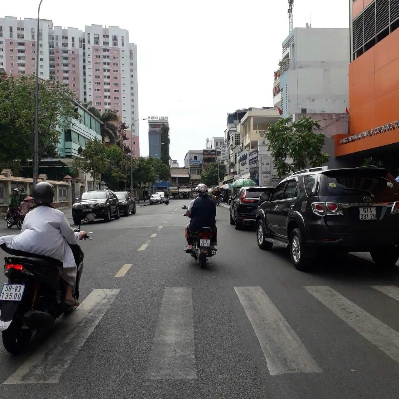 Bán gấp nhà mặt tiền Nguyễn Khắc Nhu, P.Cô Giang, Quận 1: DT 300m2(11x27m)_ 3 Tầng. CTXD Hầm 9 Tầng
