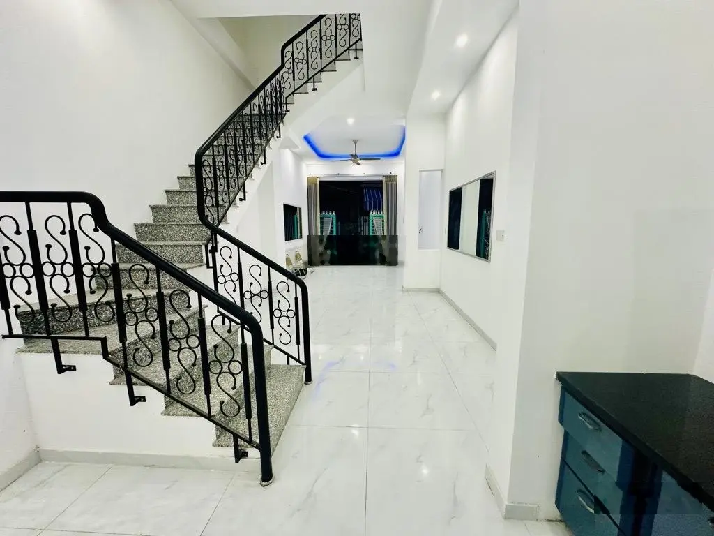 Nhà 3 tầng kiên cố - 62m2 - đường 5m ngay chợ đống đa - nhỉnh 4 tỷ