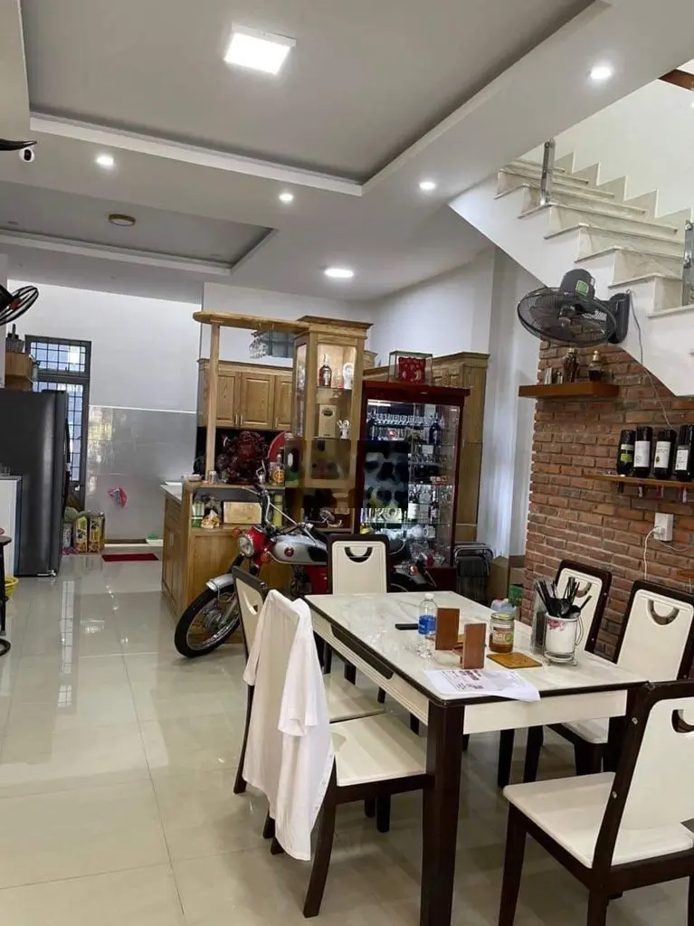 NHÀ MT TRUNG TÂM HC chỉ 6tỷ, *** 1 CĂN SẬP HẦM GIÁ RẺ