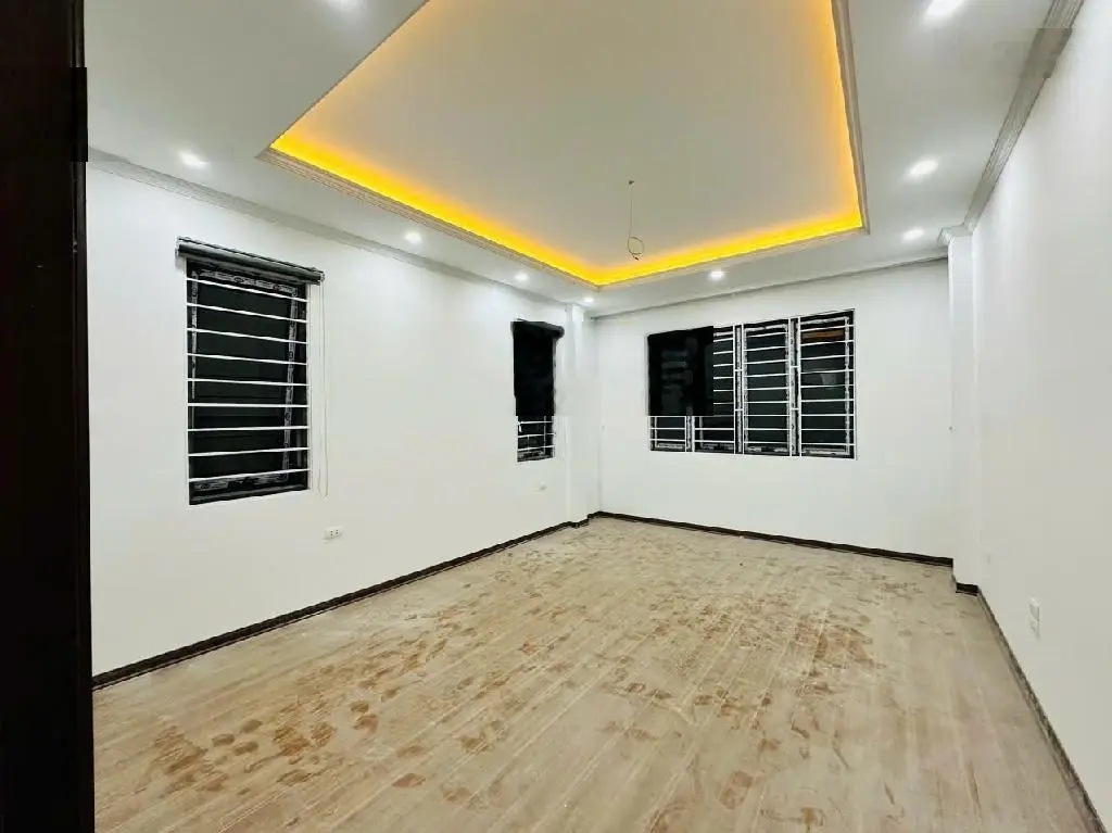 Siêu phẩm lô góc 3 mặt thoáng - mặt ngõ 6 tầng thang máy - đẹp không tỳ vết -10m ra phố khương đình