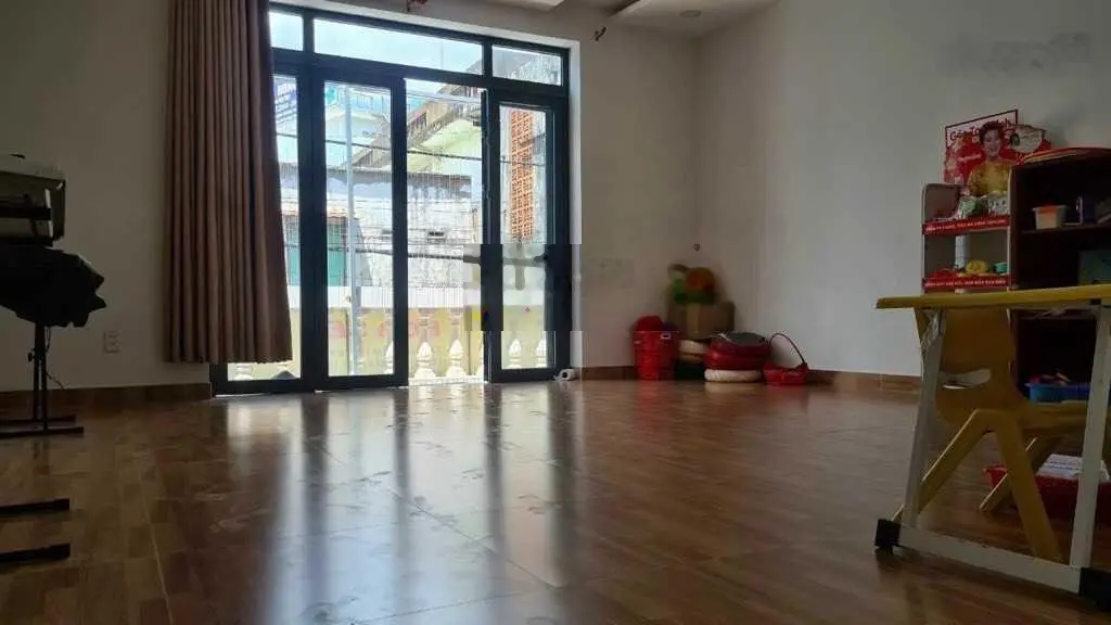 Nhà 2 tầng, ngay sát ngã tư Tô Ngọc Vân, Phạm Văn Đồng, Chợ Thủ Đức, DT 98m2 giá chỉ 4.1 tỷ.