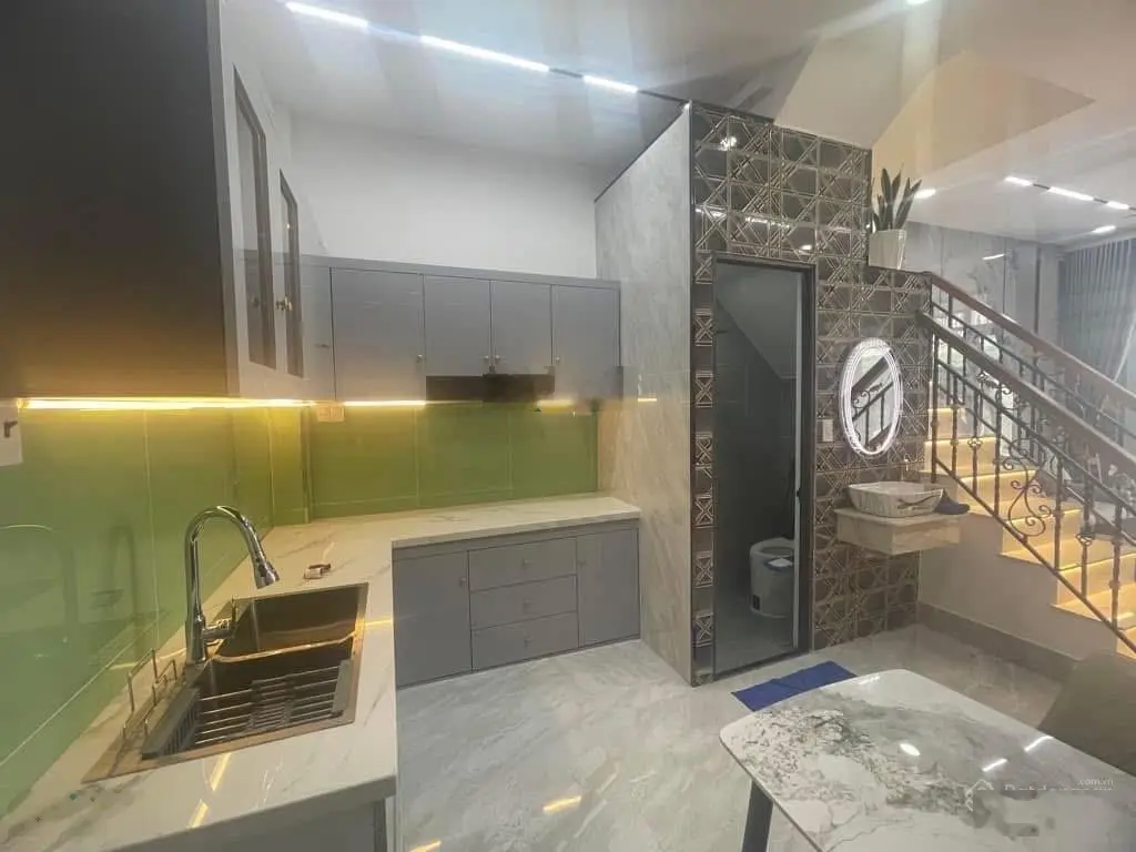 Cần vốn kinh doanh chủ cần bán nhà đường bàn cờ quận 3 giá 4tỉ180 84,6m2 (4,7*18m).sổ sẵn .