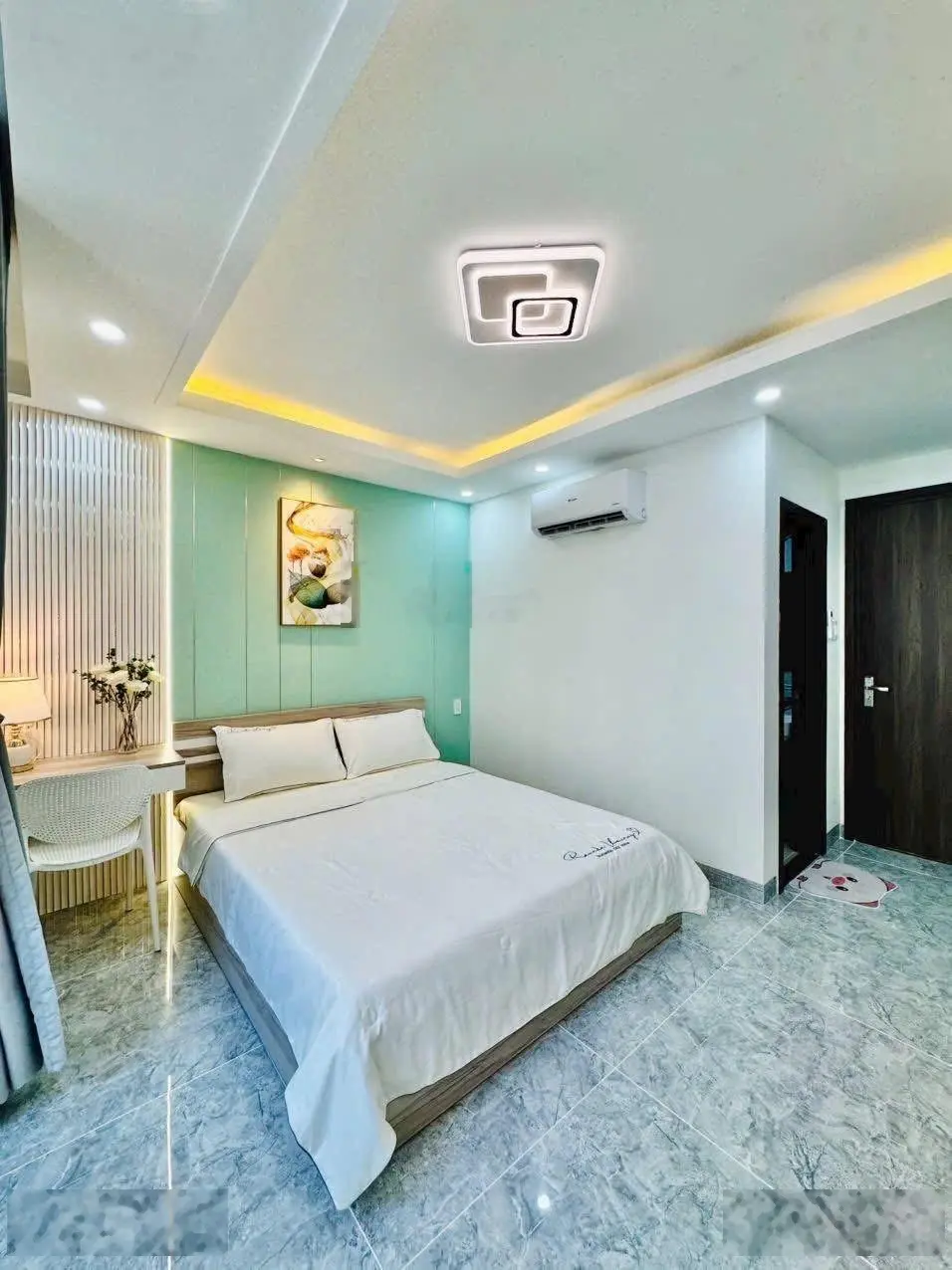 HOT! Bán nhà cạnh chợ Phạm Văn Hai, Tân Bình. Nhà 67,5m2 giá 4tỷ250 còn thương lượng. Hẻm 6m thông