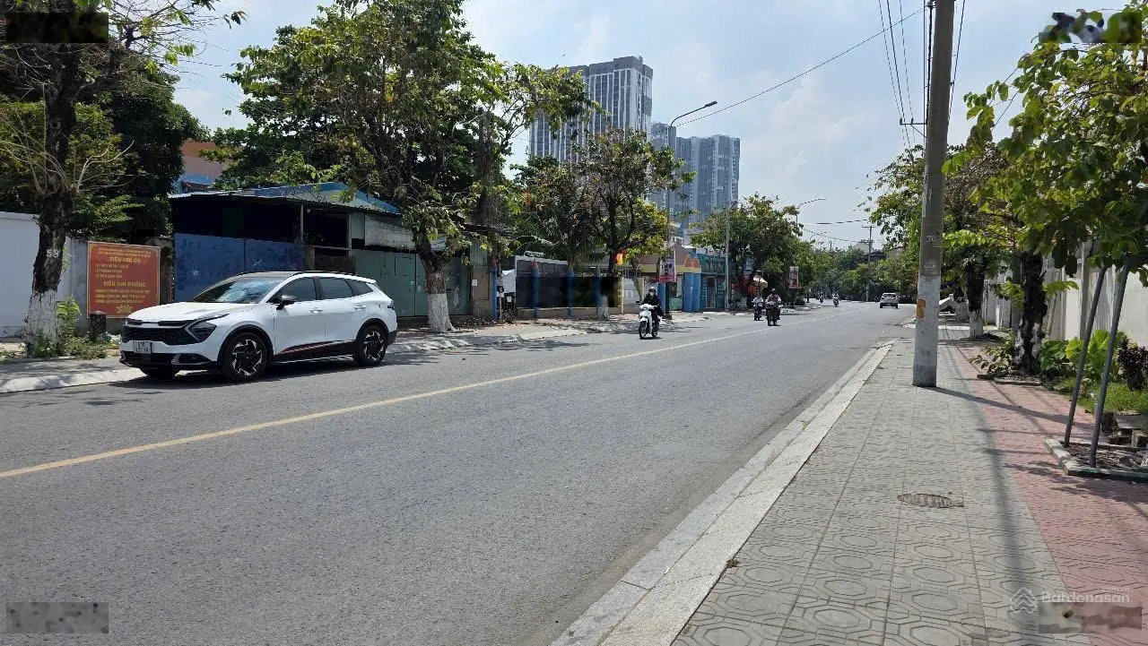 Bán đất tặng nhà C4 diện tích to Dĩ An Bình Dương