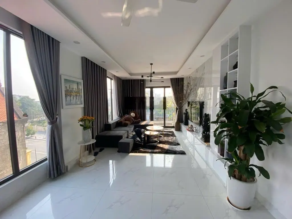 Mặt phố Đặng Vũ Hỷ - vỉa hè rộng 7m - nhà 5 tầng mới - kinh doanh đỉnh