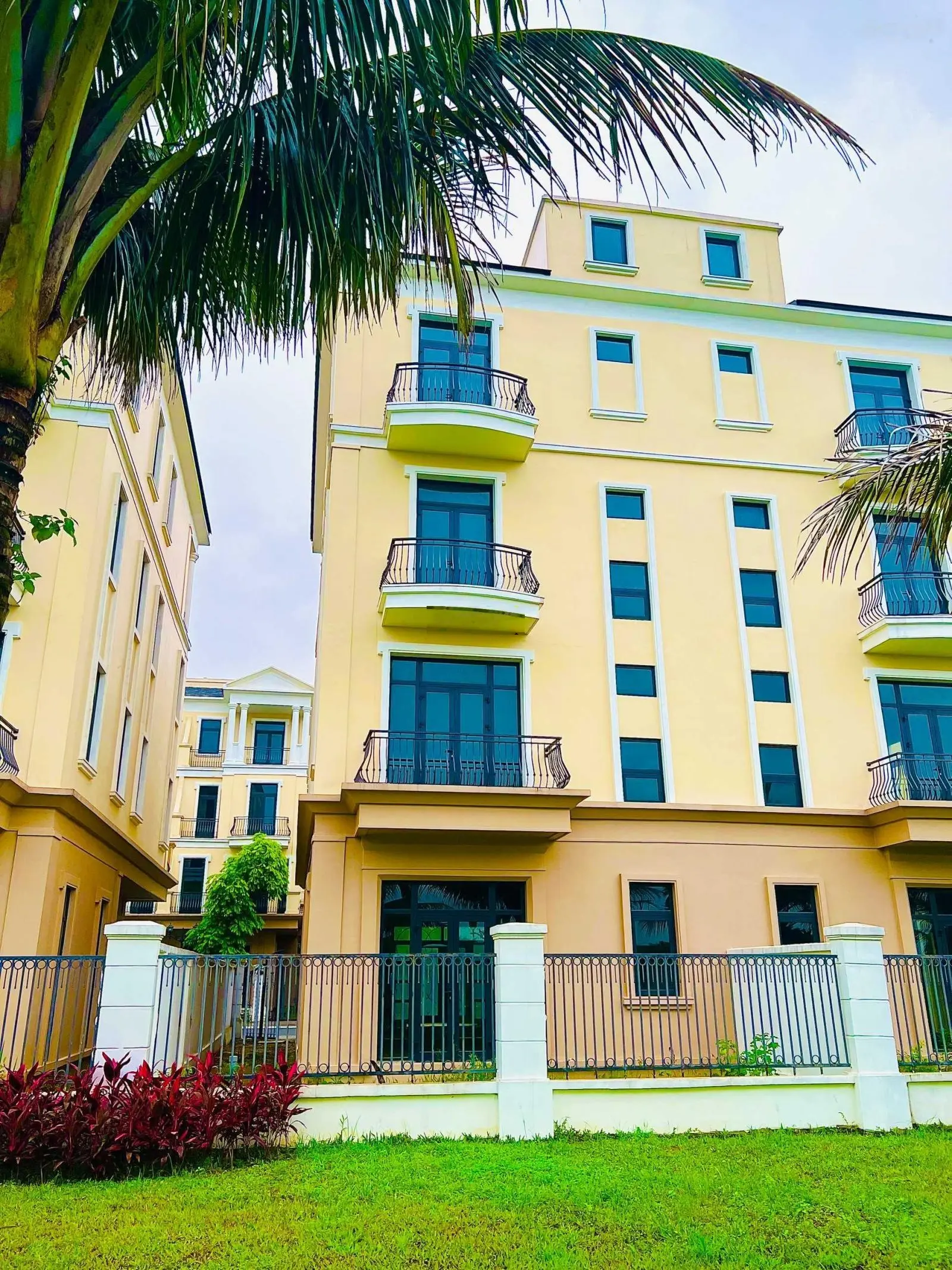 Quỹ biệt thự vip - sổ đỏ vĩnh viễn - Vinhomes Ocean Park 2