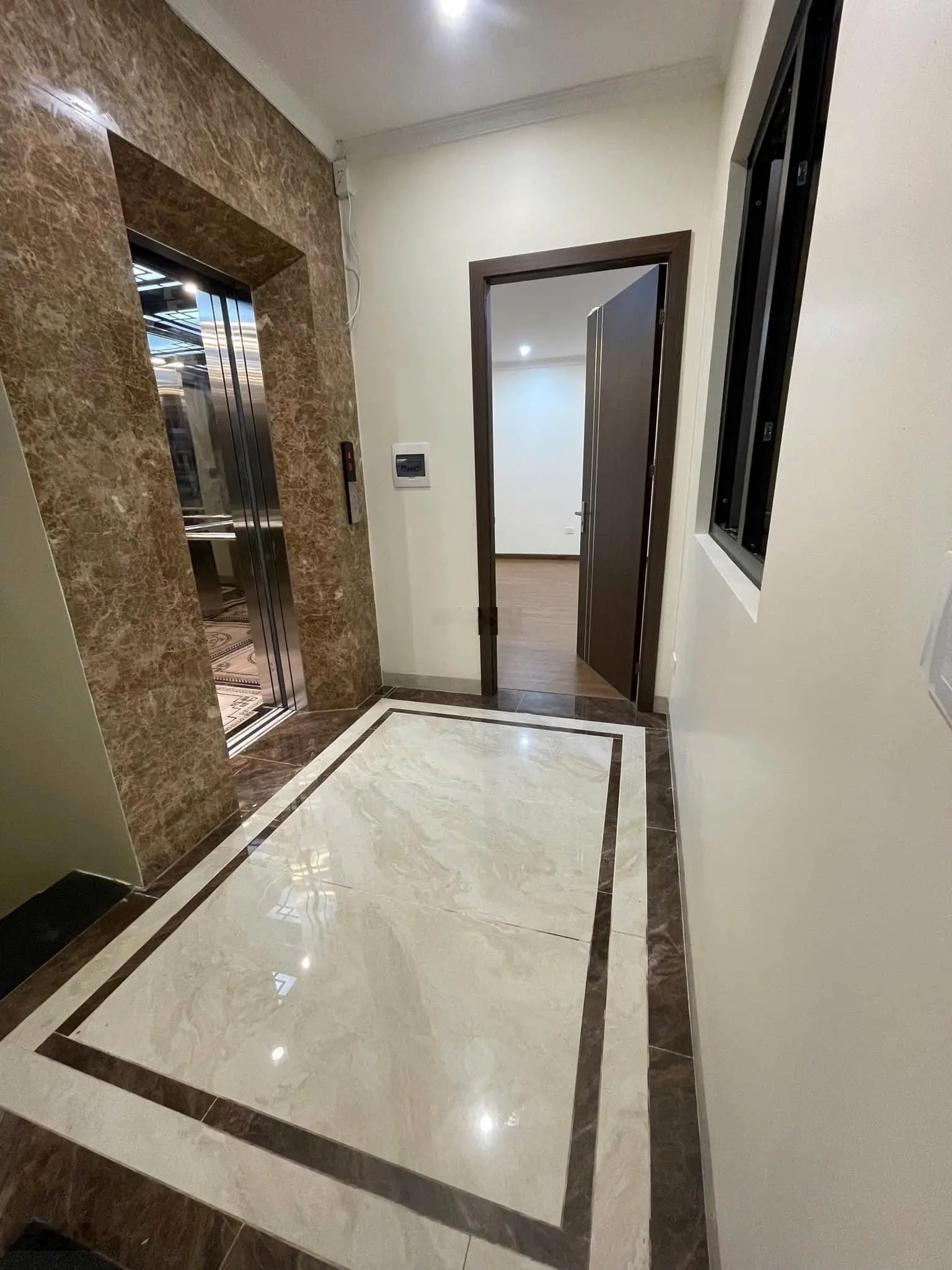 Nhà Giáp Ngoại Giao Đoàn, Xuân La 45m2, 6 Tầng Thang Máy, Lô Góc Ô Tô Tránh, Kinh Doanh. Nhỉnh 12Tỷ