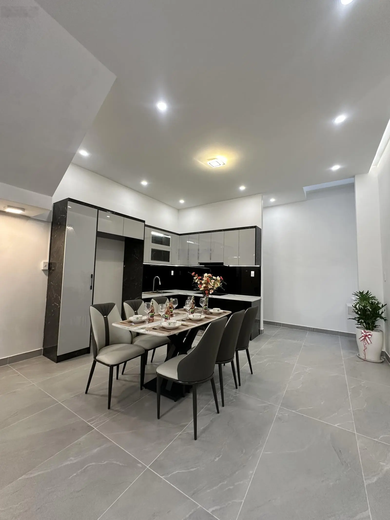 Bán gấp siêu phẩm nhà phố ngay đường 25HBC kế pvđ : 0933352944