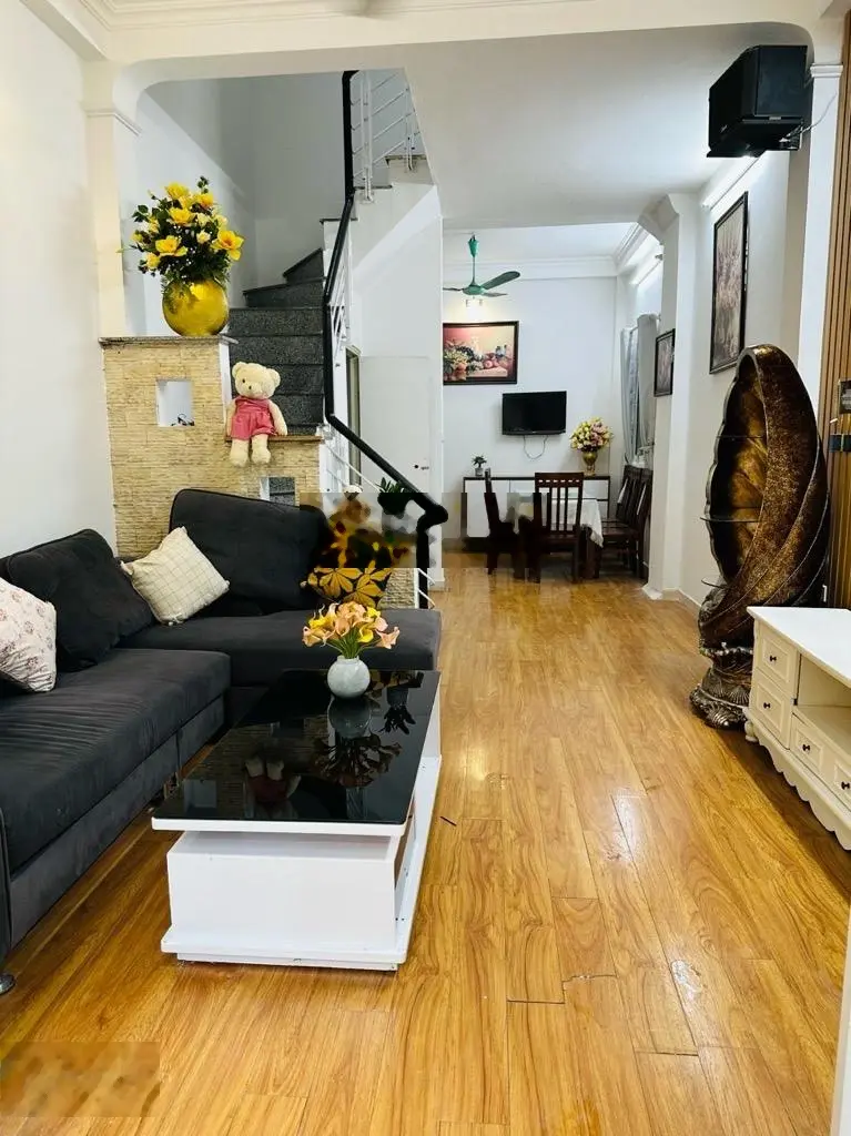 Hiếm Nhà đẹp 3 Tầng ở ngay, Ô TÔ tải thông, lô góc 38m2 nhỉnh 6 tỷ