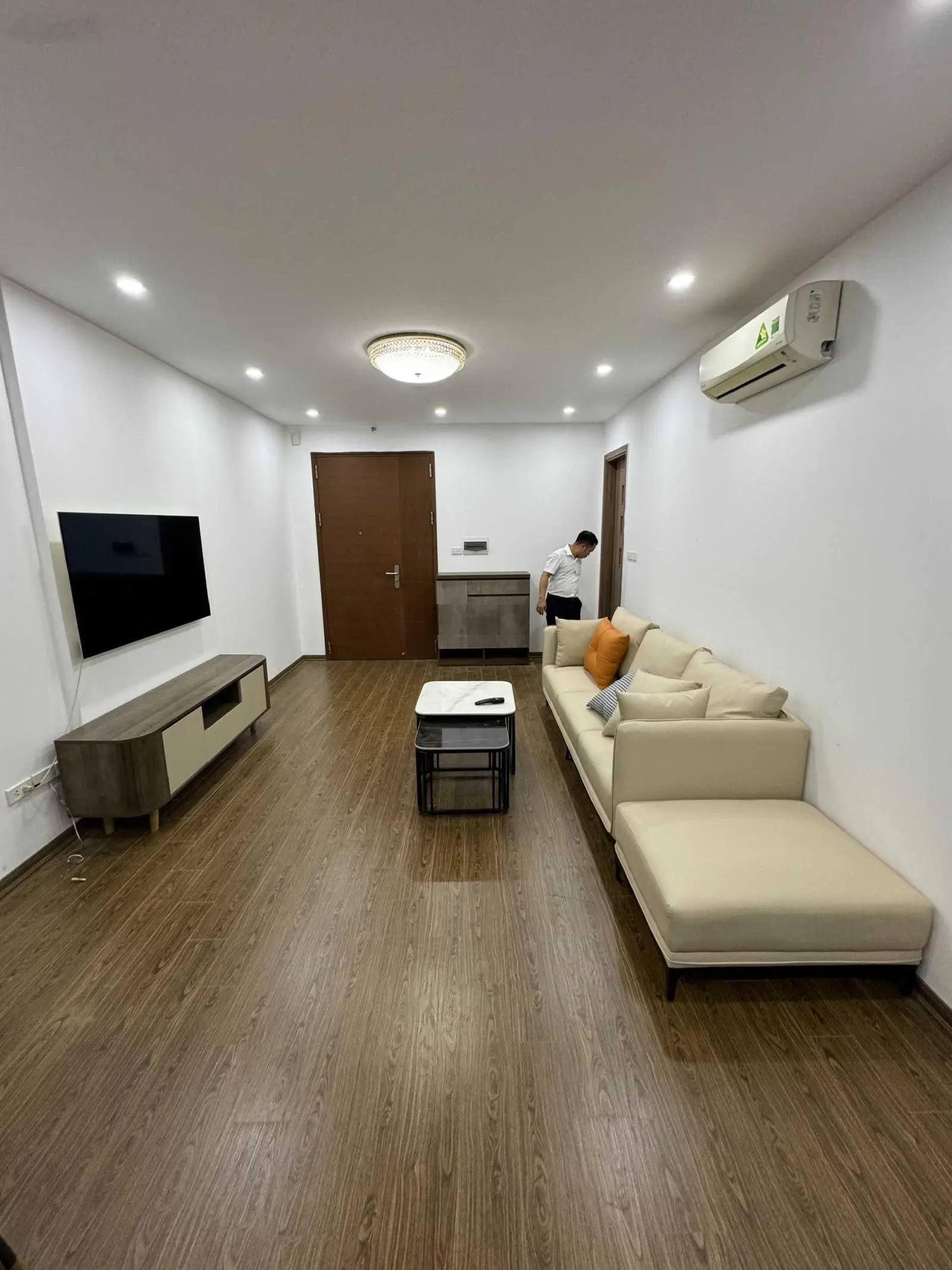 Cần bán căn 73m2 2PN2VS tầng trung chung cư 536A Minh Khai full đồ