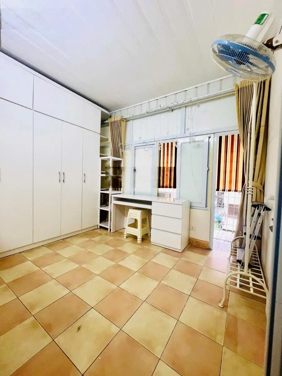 Chính chủ bán tập thể Hoàng Ngọc Phách, trung tâm Đống Đa 75m, tầng 4 full nội thất 3tỷ480tr