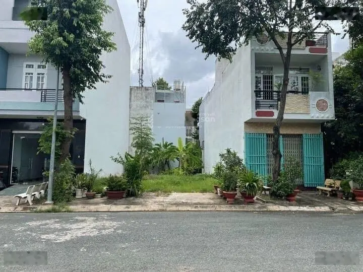 Cần bán lô đất (4.5x18)81m2 trong KDC Phong Phú 5 bc cách bến xe Q8 700m