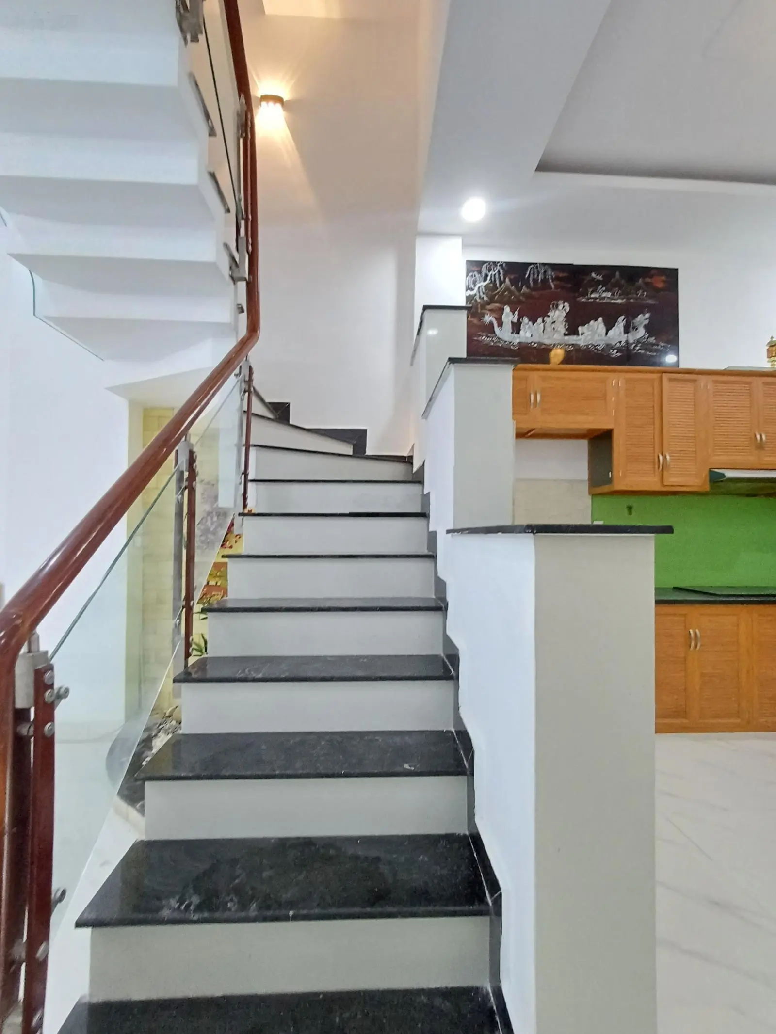 Nhà sân xe hơi 4m*17m - Tô Ngọc Vân - Ngã Tư Ga 2km - Phường Thạnh Xuân - Q12 - HCM