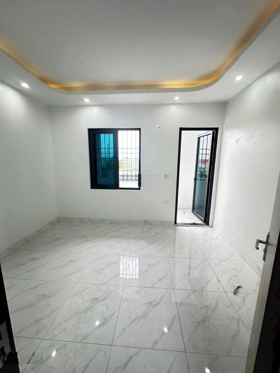 Rẻ Đẹp Chỉ Hơn 3 tỷ Có nhà 5 Tầng mới, Gần QL6, BX Yên Nghĩa.