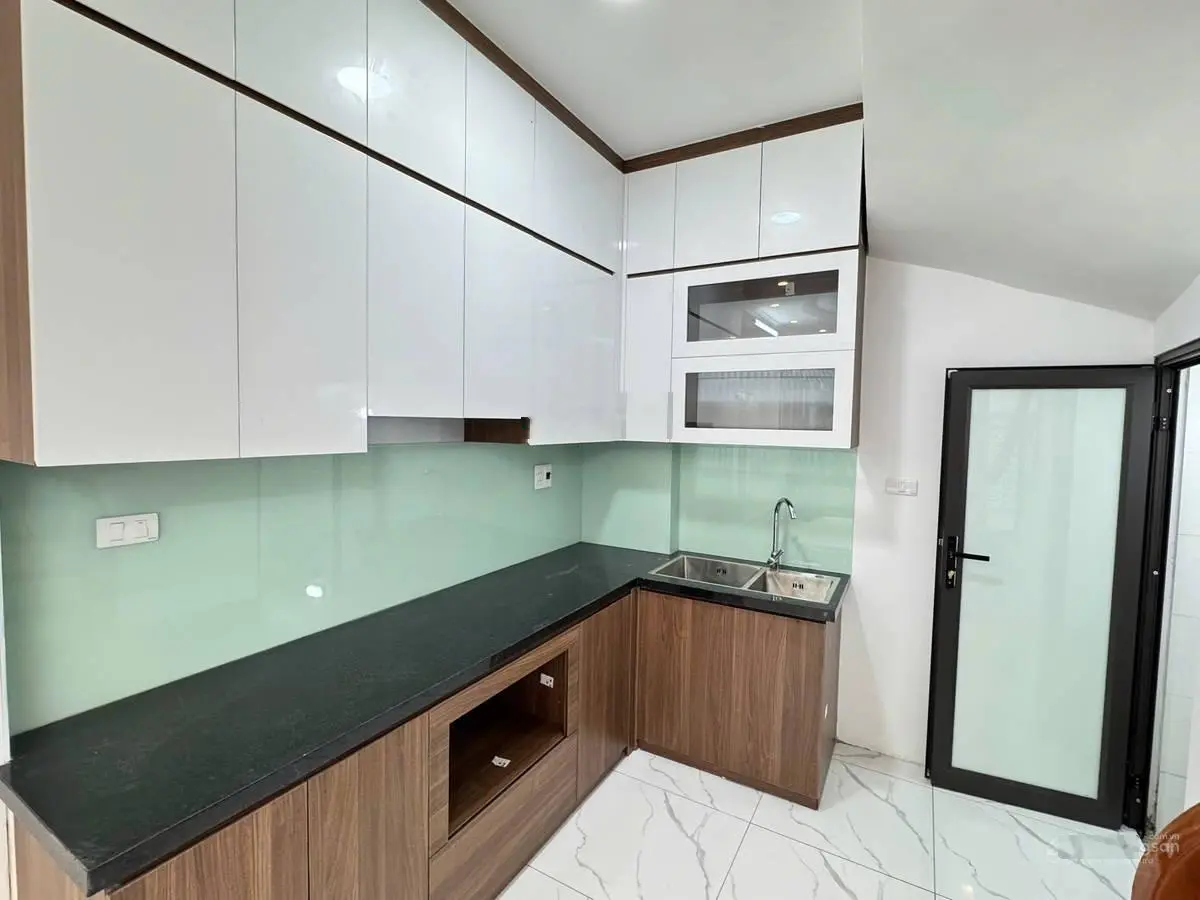 Tôi cần bán nhà 5 tầng 32m2 Nguyễn Lương Bằng - Đống Đa