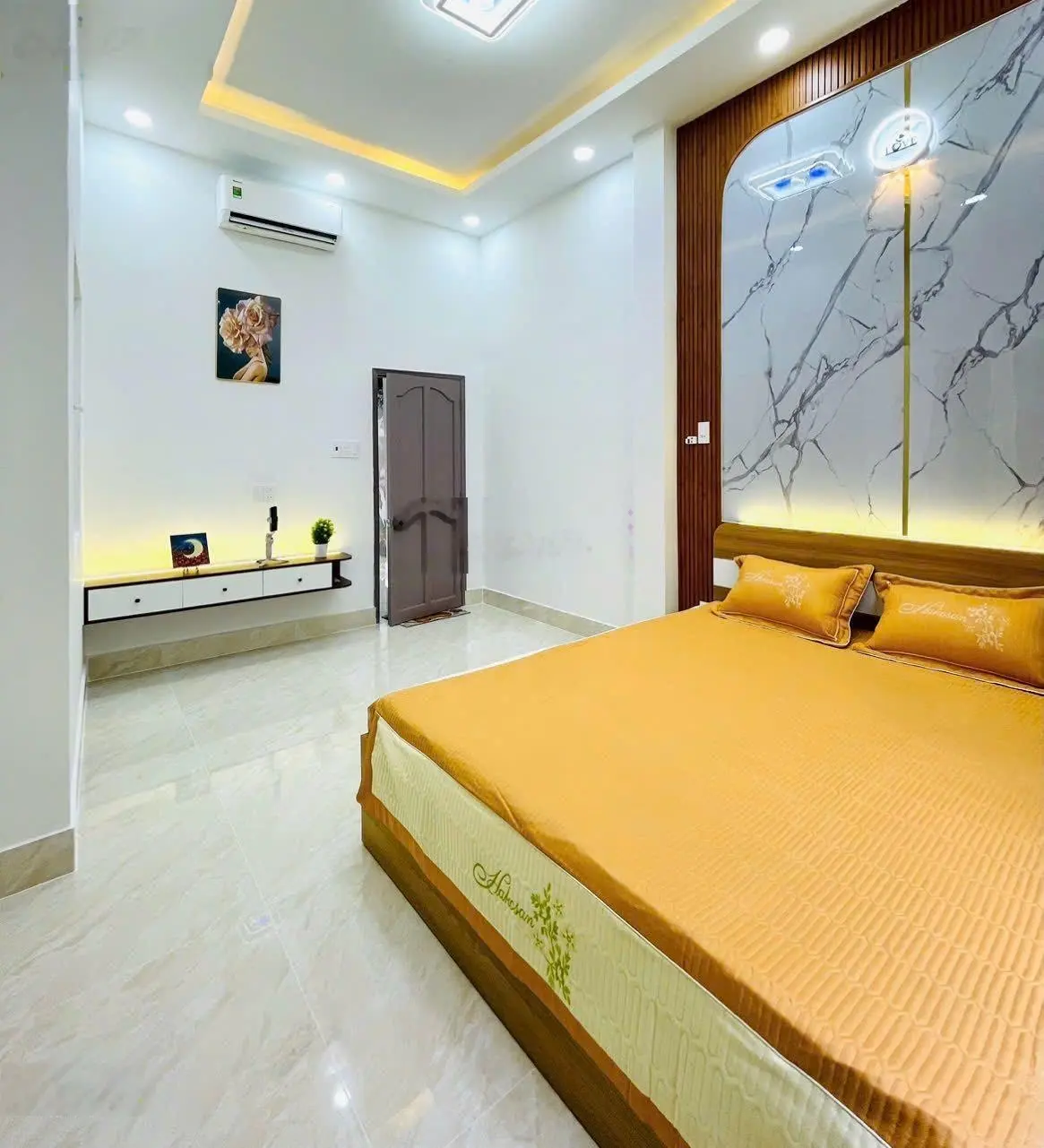 Hạ giá !! Bán gấp nhà 60m2, giá 1 tỷ 850 triệu Nguyễn Văn Quá vào 100m, Quận 12 hẻm xe hơi 6m, SHR