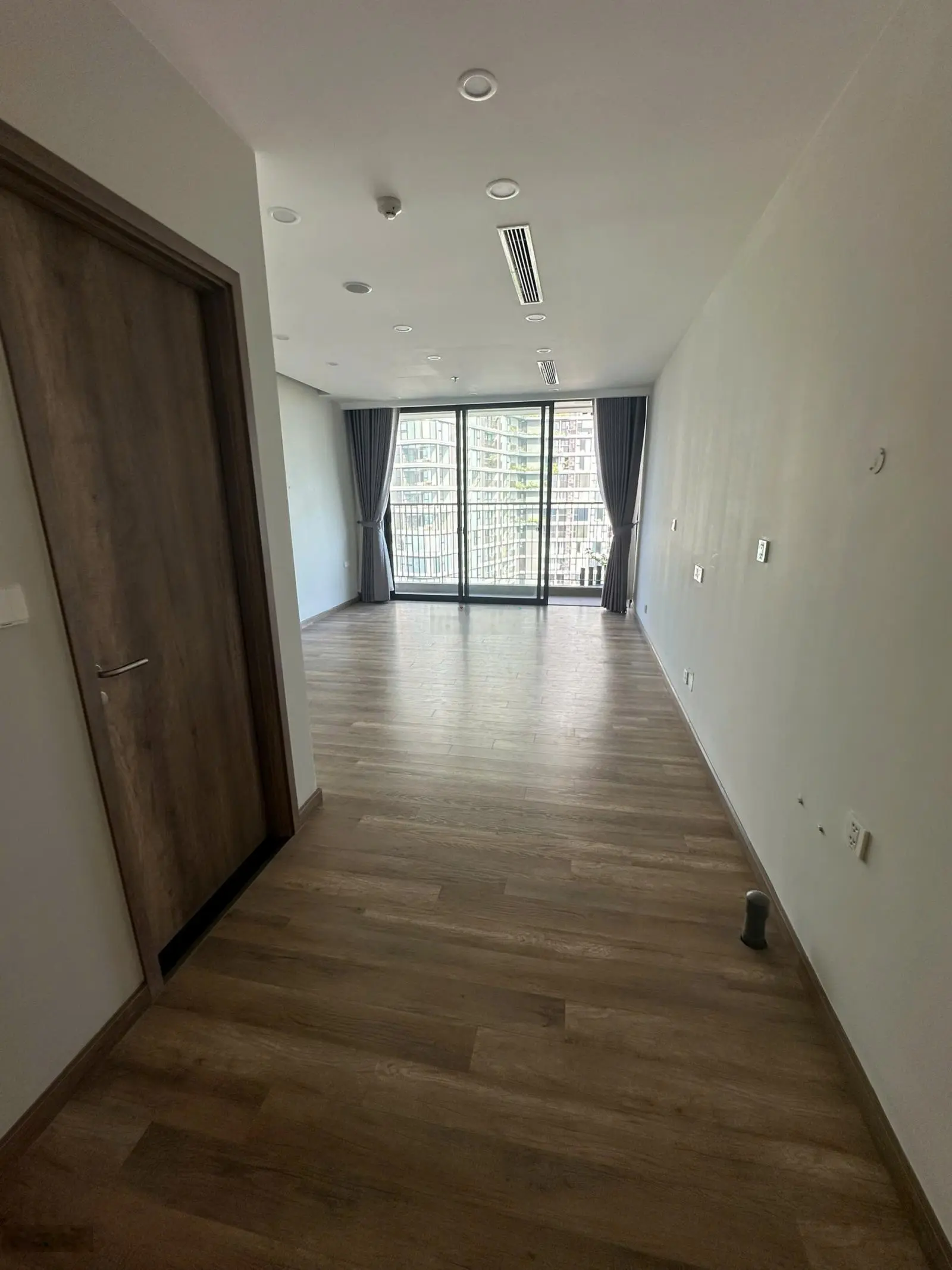 studio giá tốt nhất 1,6 tỷ bao phí. Sky Oasis. nội thất nguyên bản cđt. 0337 259 ***