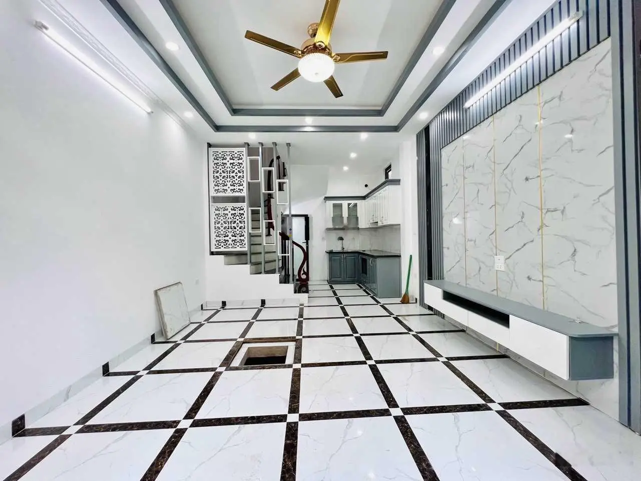 Bán nhà riêng chính chủ 35m2, 5 tầng, 3.65 tỷ tại Nguyễn Khoái trong đê, gần Nhà máy sứ, sổ đỏ