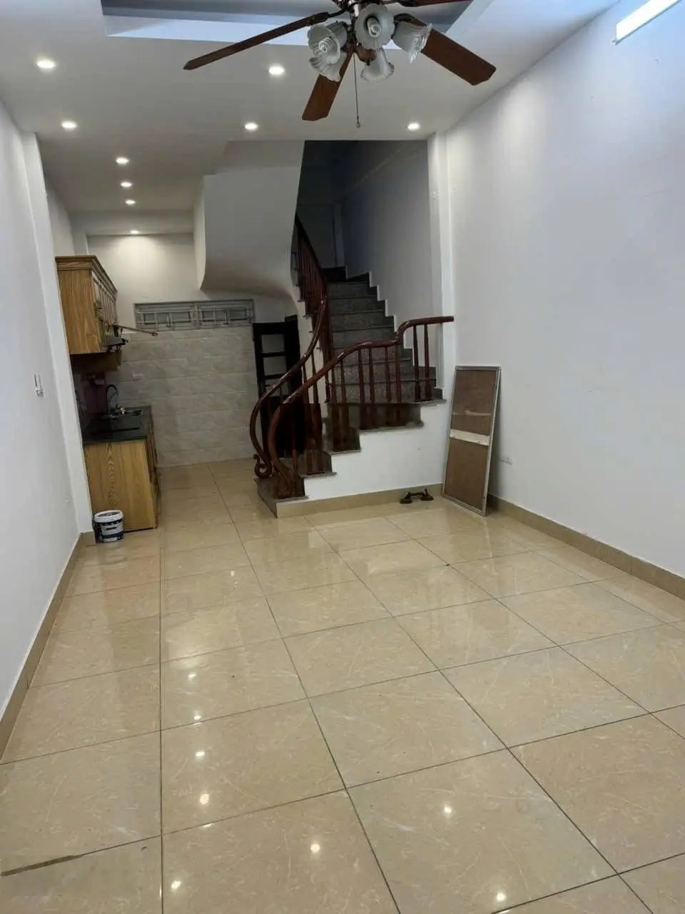 Nhà bán ngõ 1150. Đường láng. 37m x 4T. Mt.3.6m. Giá = 12.2 Tỷ