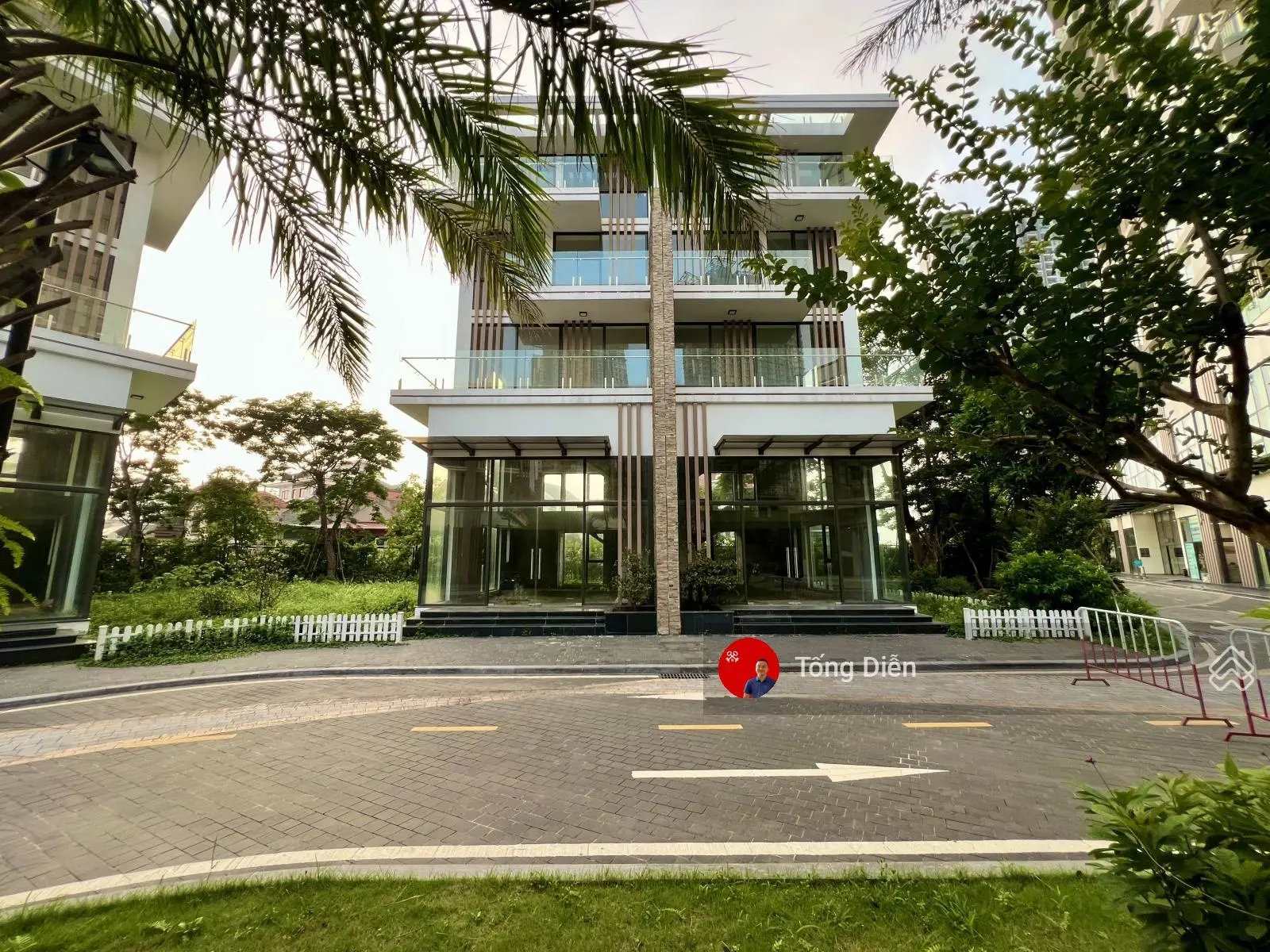 Tống Diễn 0944866678. Bán biệt thự góc 4 tầng Ecopark, + 100 m2 lưu không.
