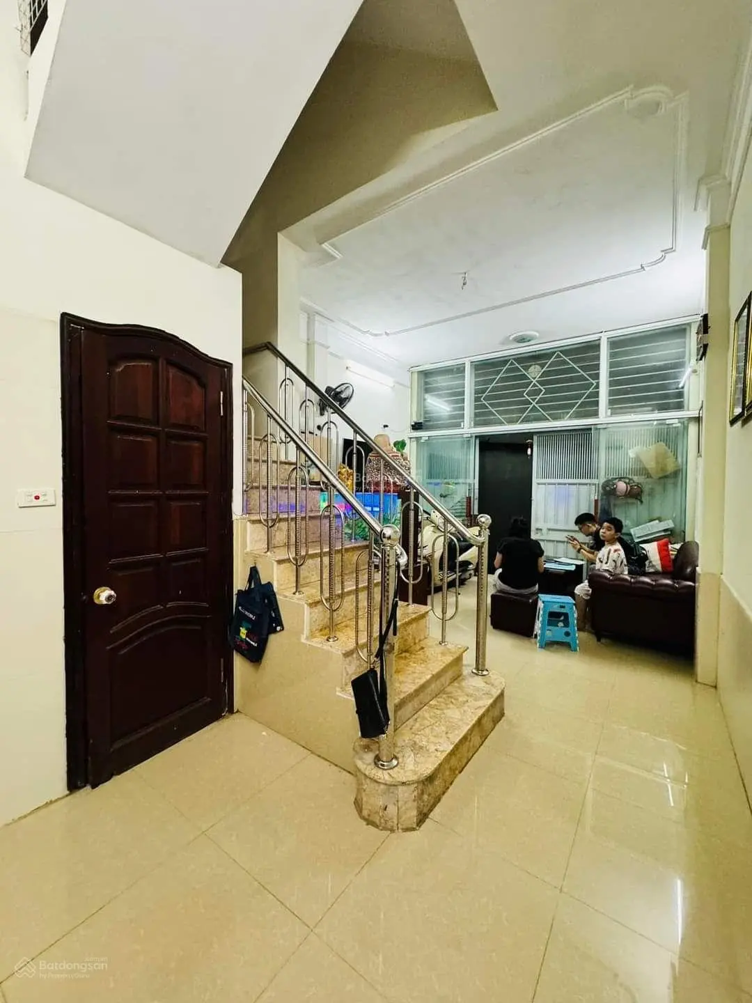 Bán Gấp nhà siêu hiếm Cầu Giấy, 42m2 x 4 tầng ngõ thông thông tứ tung xung quanh ngập tràn tiện ích