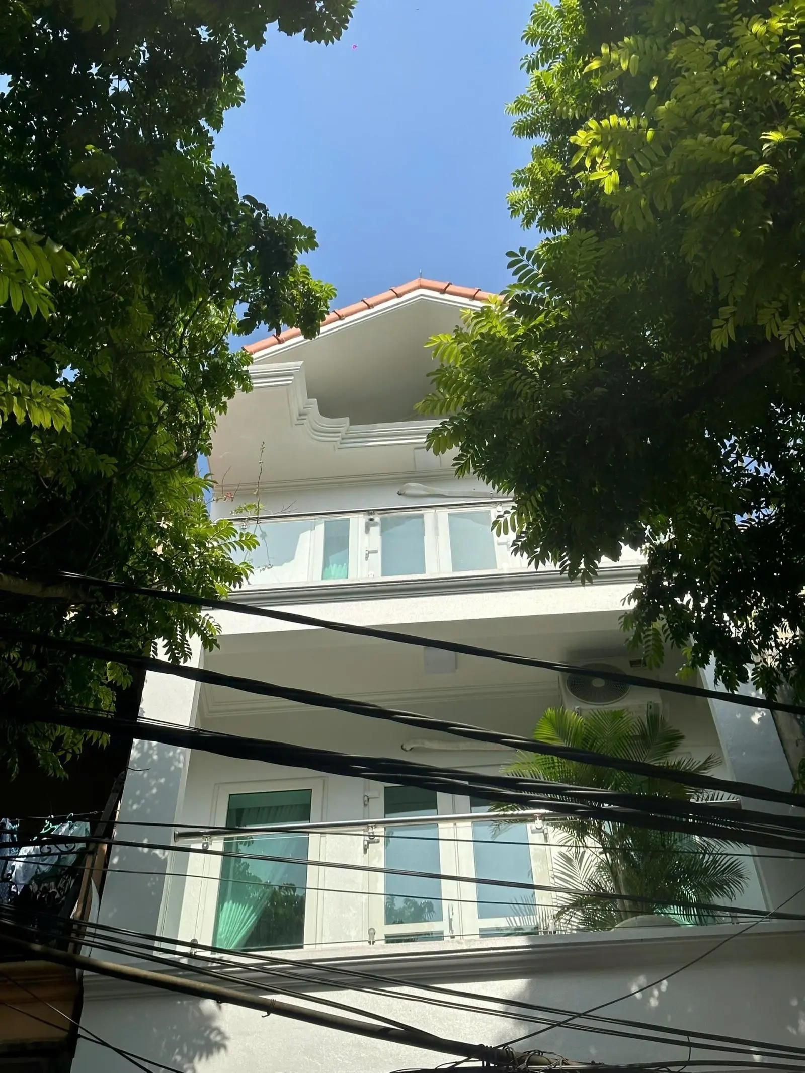 Bán nhà phố Vũ Đức Thận, Long Biên - sinh dòng tiền lớn, đường 2 ô tô tránh, vỉa hè rộng thoáng
