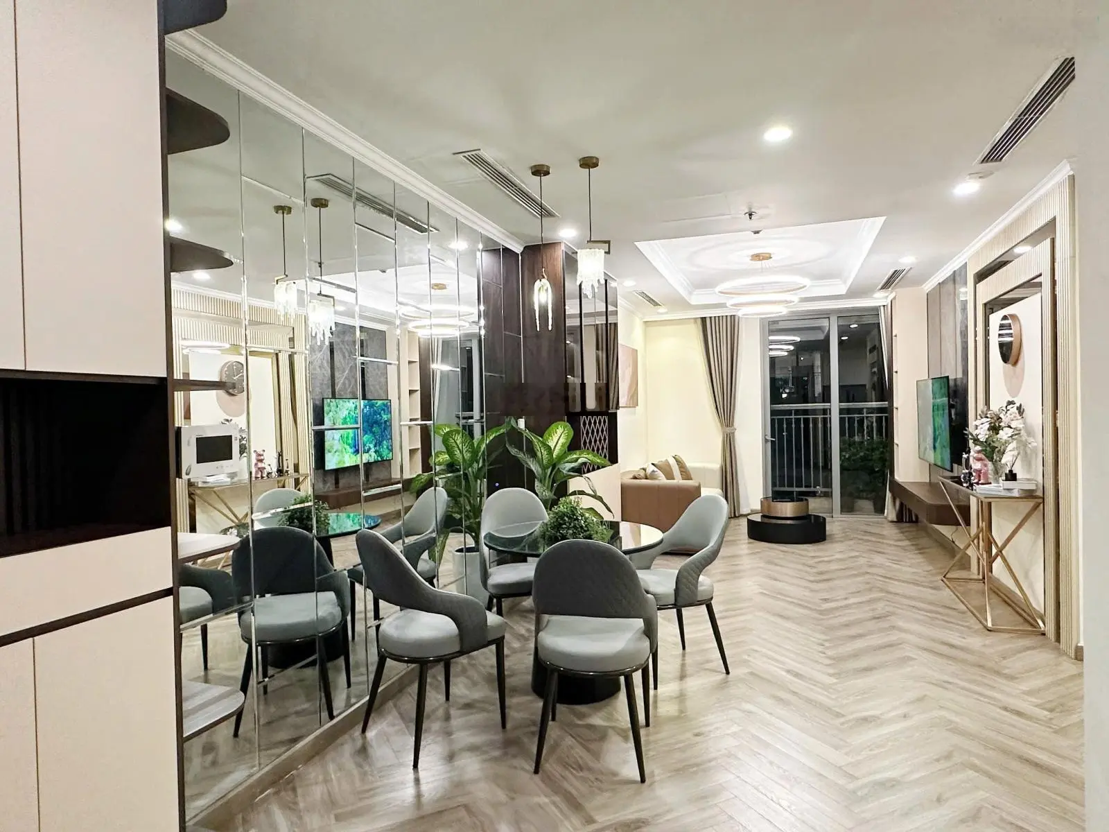 Chính chủ cần tiền bán nhanh căn hộ 2PN - Park Hill - Times City, DT 73m2, tầng trung, giá 6.280 tỷ