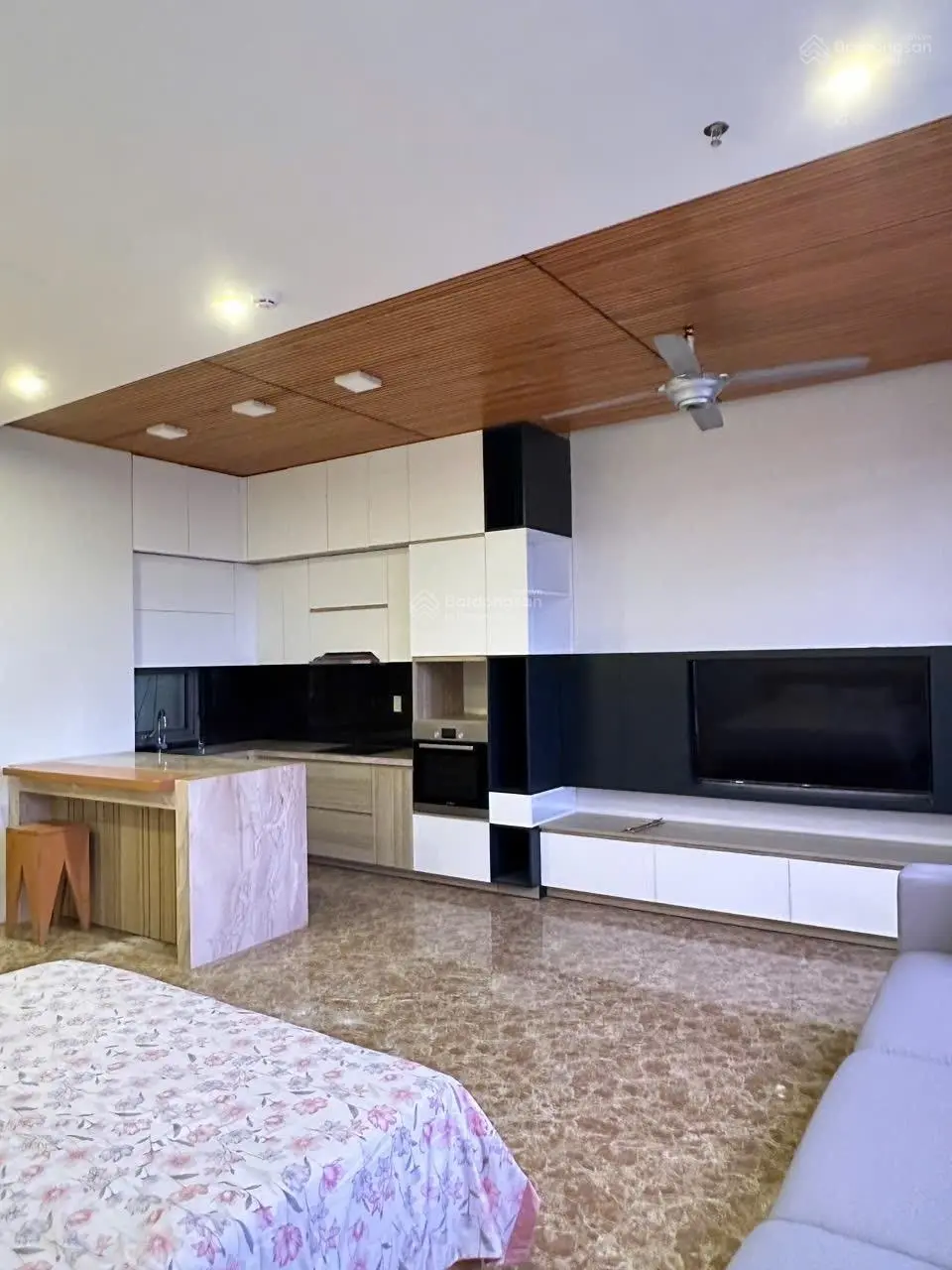 Bán toà căn hộ 5 tầng Khuê Mỹ Đông 10 - Đối diện công viên. DT 102m2 giá 16,2 tỷ TL. DT 60tr/th