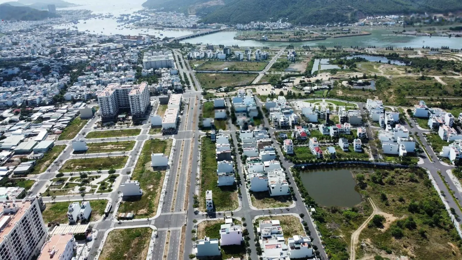 Cần bán 2 lô góc ngang rộng ngay trục đường Võ Văn Kiệt, Phước Long, Nha Trang giá tốt 2024