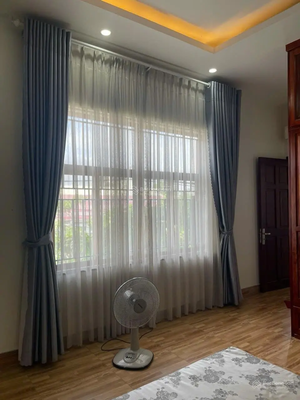 Bán nhà mặt tiền lô góc đường Bưng Ông Thoàn giá 10,5 tỉ diện tích 62,2m2.
