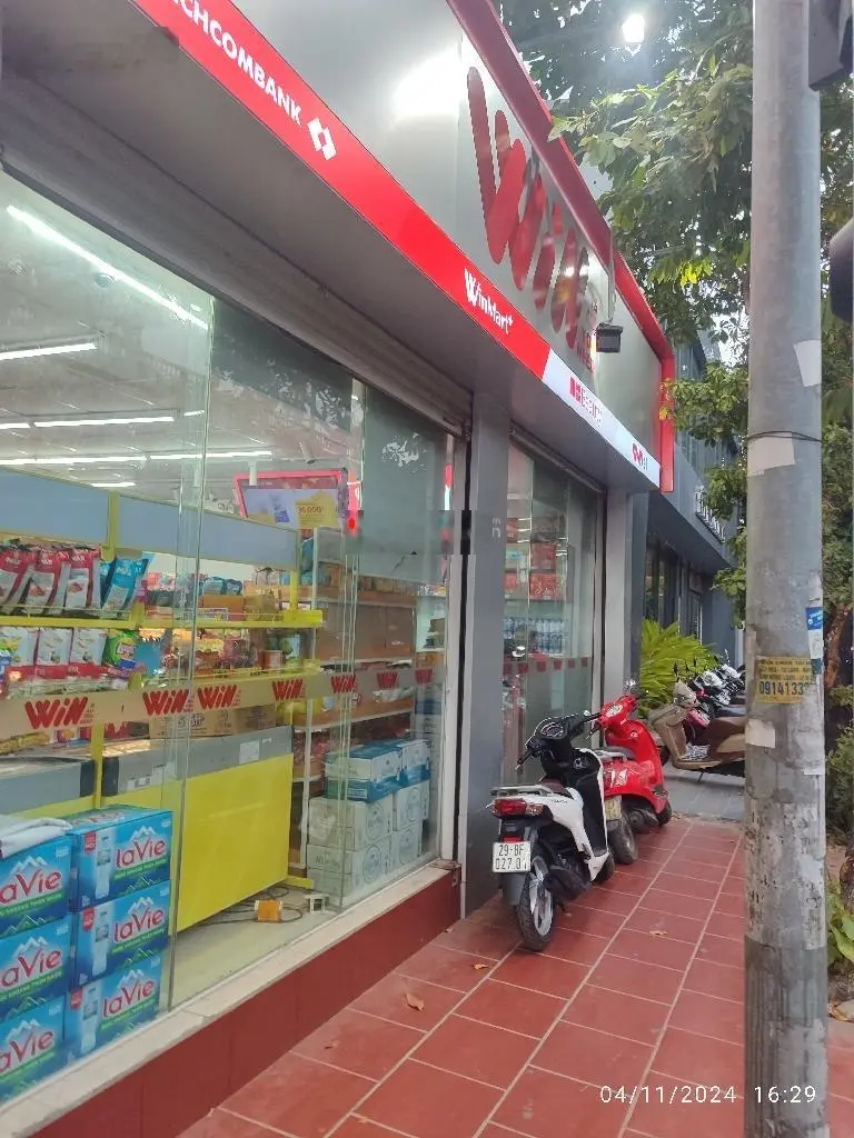 Bán nhà mặt đường vành đai lô góc ngã tư bán đảo Linh Đàm, vị trí đẹp nhà đang cho siêu thị thuê