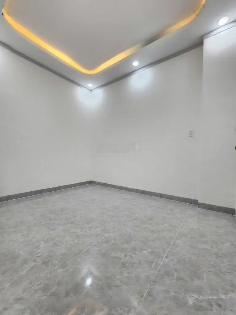 Nhà gần Sài Gòn: 4,6 tỷ, nhà 1 trệt 2 lầu đầy đủ nội thất KDC gần trung tâm y tế Dĩ An, TP. Dĩ An