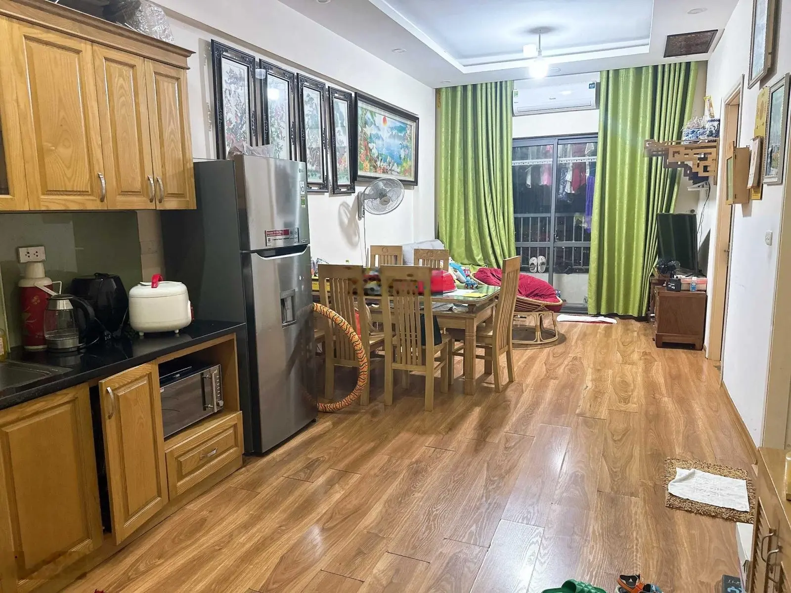 Bán căn 2 ngủ 2 vệ sinh tầng trung full đồ